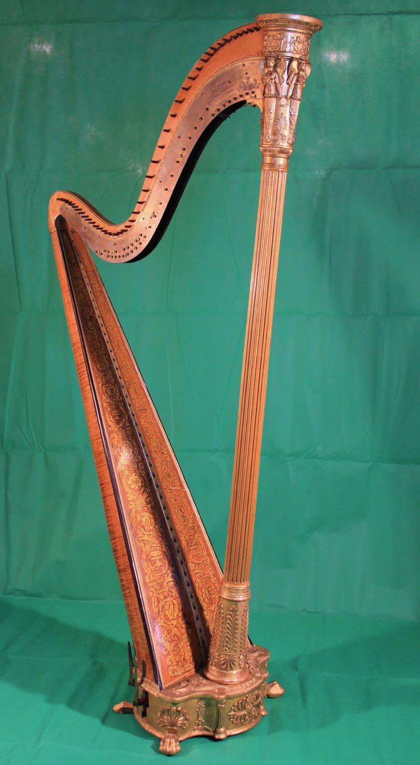 Fantastic English harp, signed I&I Erat, 23 Berners Street London, N° 1656, early 19th century. 

Giltwood and maple with paintings.

Used and played, without strings, not tested.
To be Restored