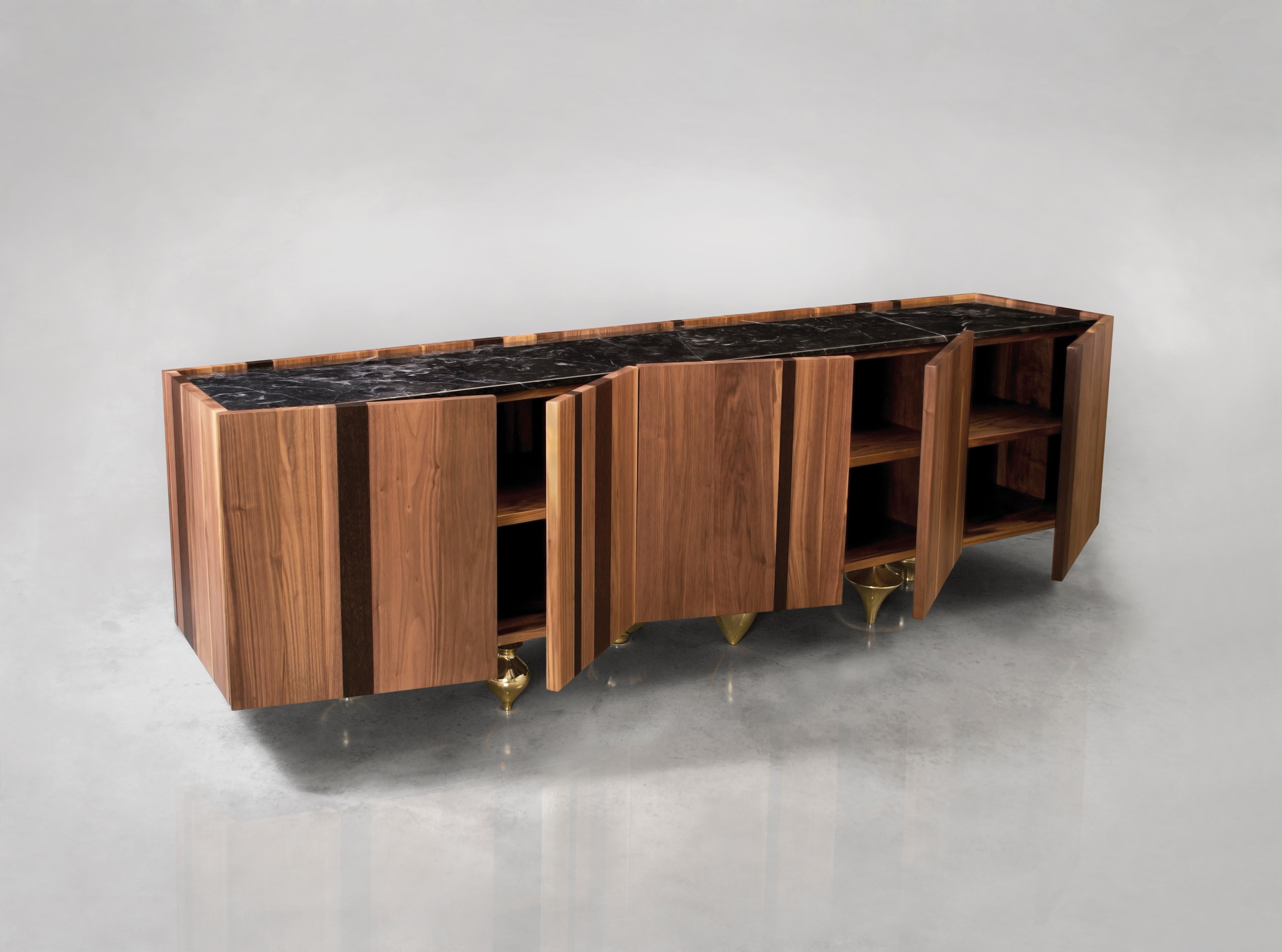 Il Pezzo 1 credenza
An alternation of rounded shapes and geometrical lines, reassuming discipline and freedom, a composite, multiethnic plan in which each com- ponent and each material contributes to the harmonious balance of the piece. Il Pezzo 1