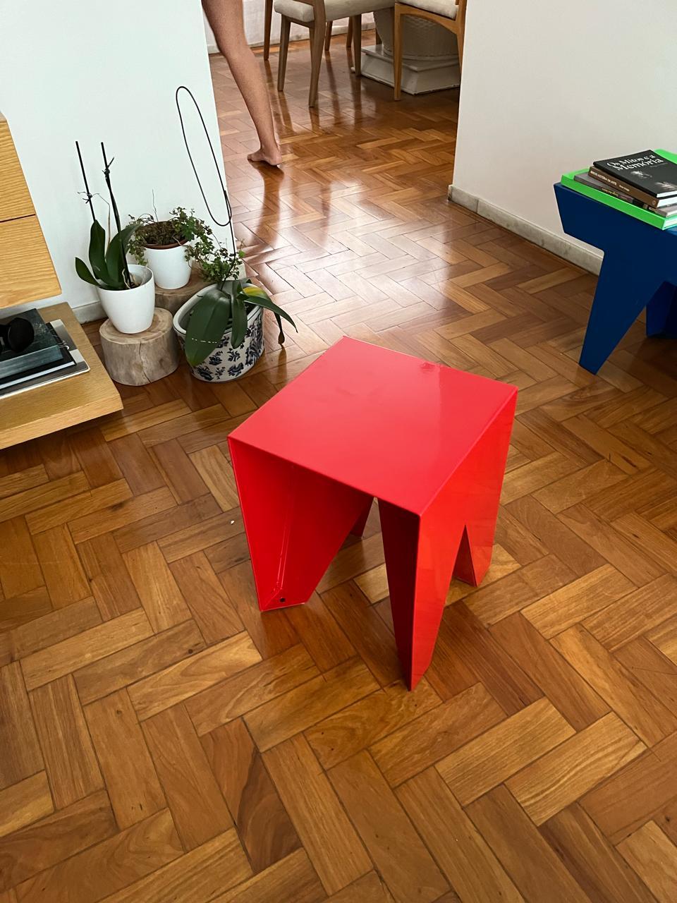 Designed with the vernacular and traditional form of the Minas Gerais farm stools in mind, the ID stool is part of the Gerais family, developed by designer / artist Olavo Machado Neto in a tribute to the Brazilian crafstsmanship tradition.

With a