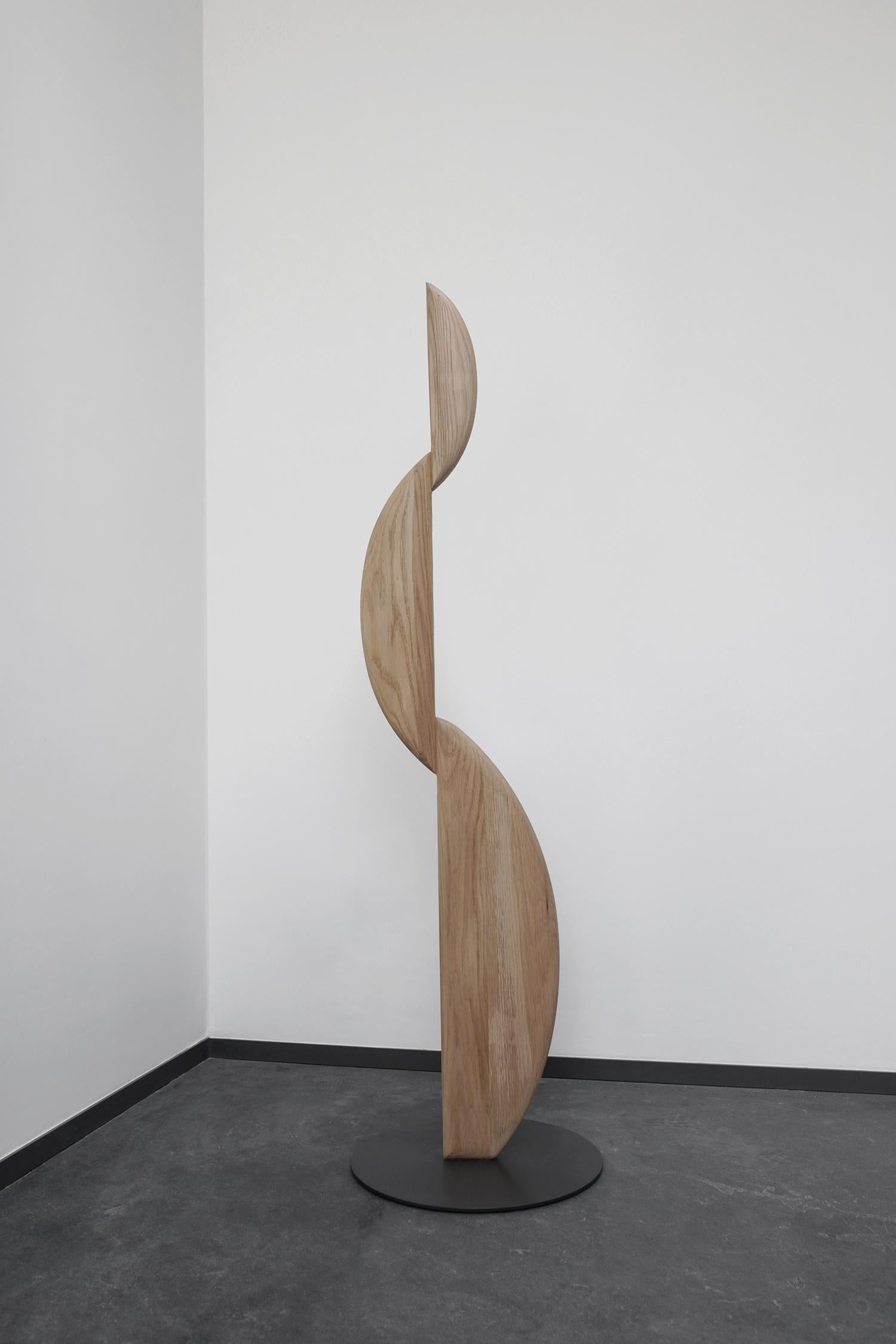III Tercera sculpture by Joel Escalona
Dimensions: D 45 x W 45 x H 160 cm
Materials: oak wood, metal.
Also available in burnt finish.

Sculpture made of white oak or natural white oak with burnt finish option and metal base.

Joel