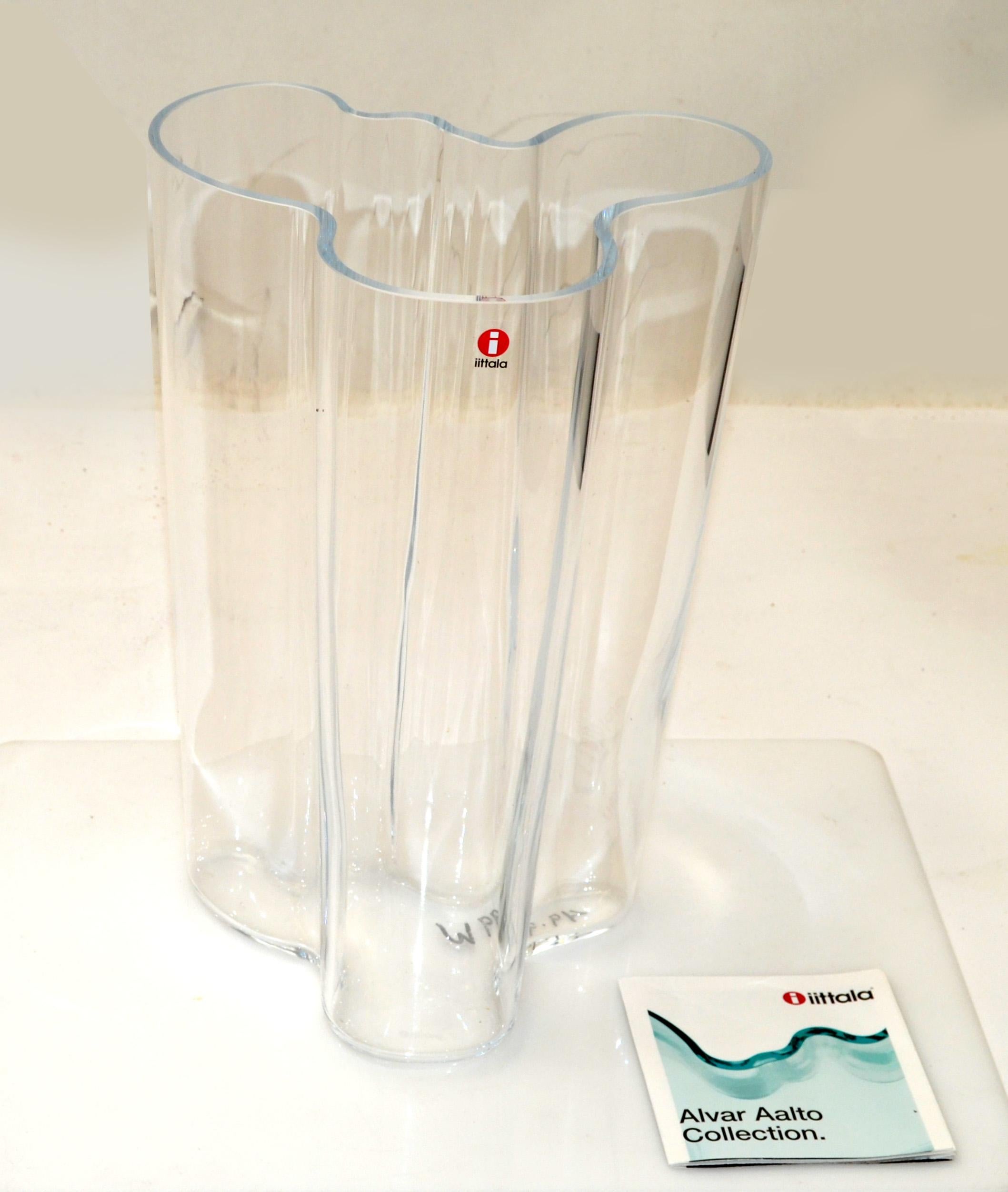 Scandinavo moderno Iittala Alvar Aalto Arango Vaso di vetro artistico scultoreo a forma di fiore Savoia Scandinavo in vendita