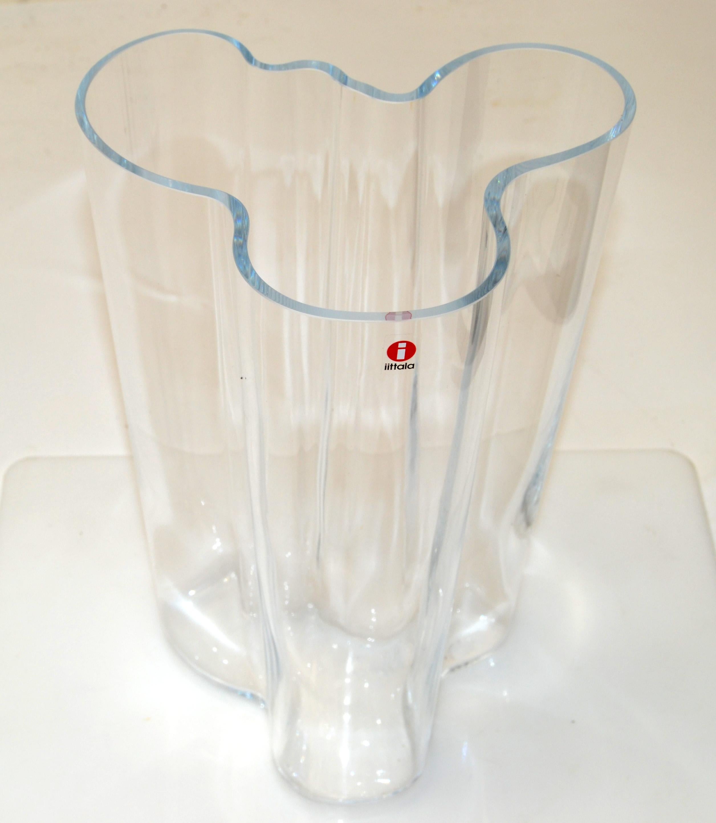 Scandinavian Modern Iittala Alvar Aalto Arango Art Glass Sculptural Flower Savoy Vase Scandinavian For Sale