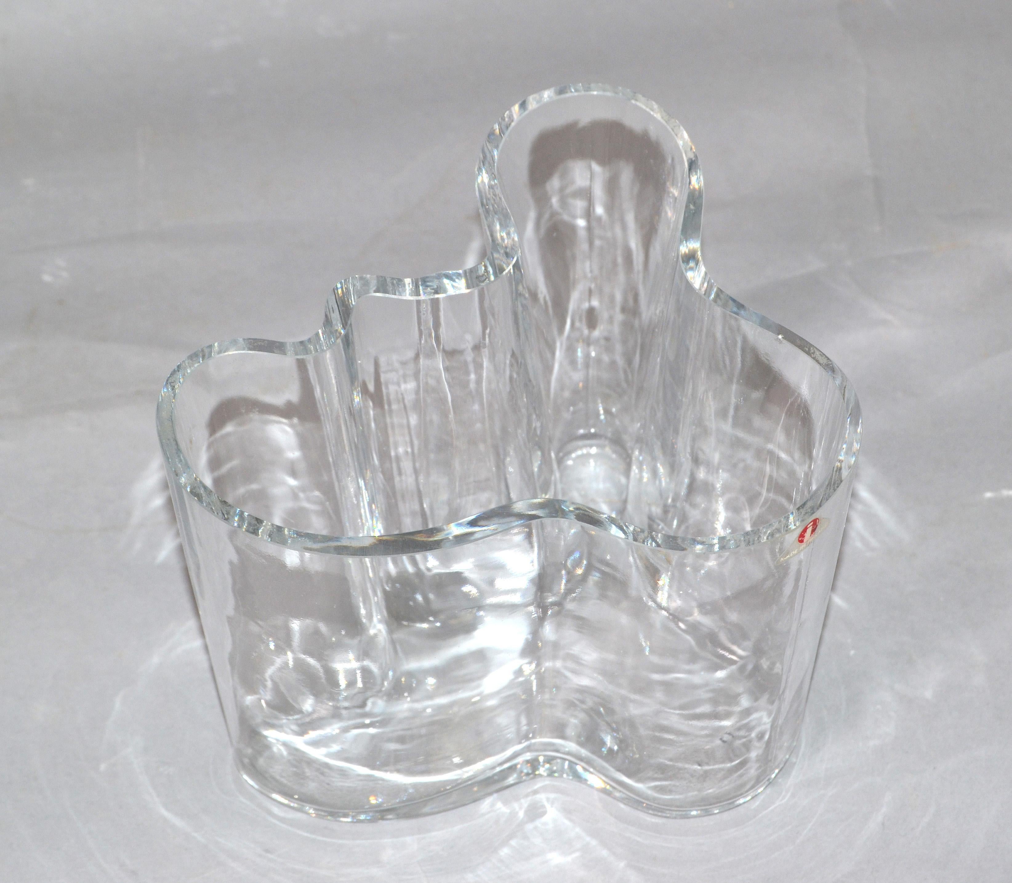 Late 20th Century Iittala Alvar Aalto Clear Art Glass Sculptural Flower Savoy Vase Scandinavian For Sale