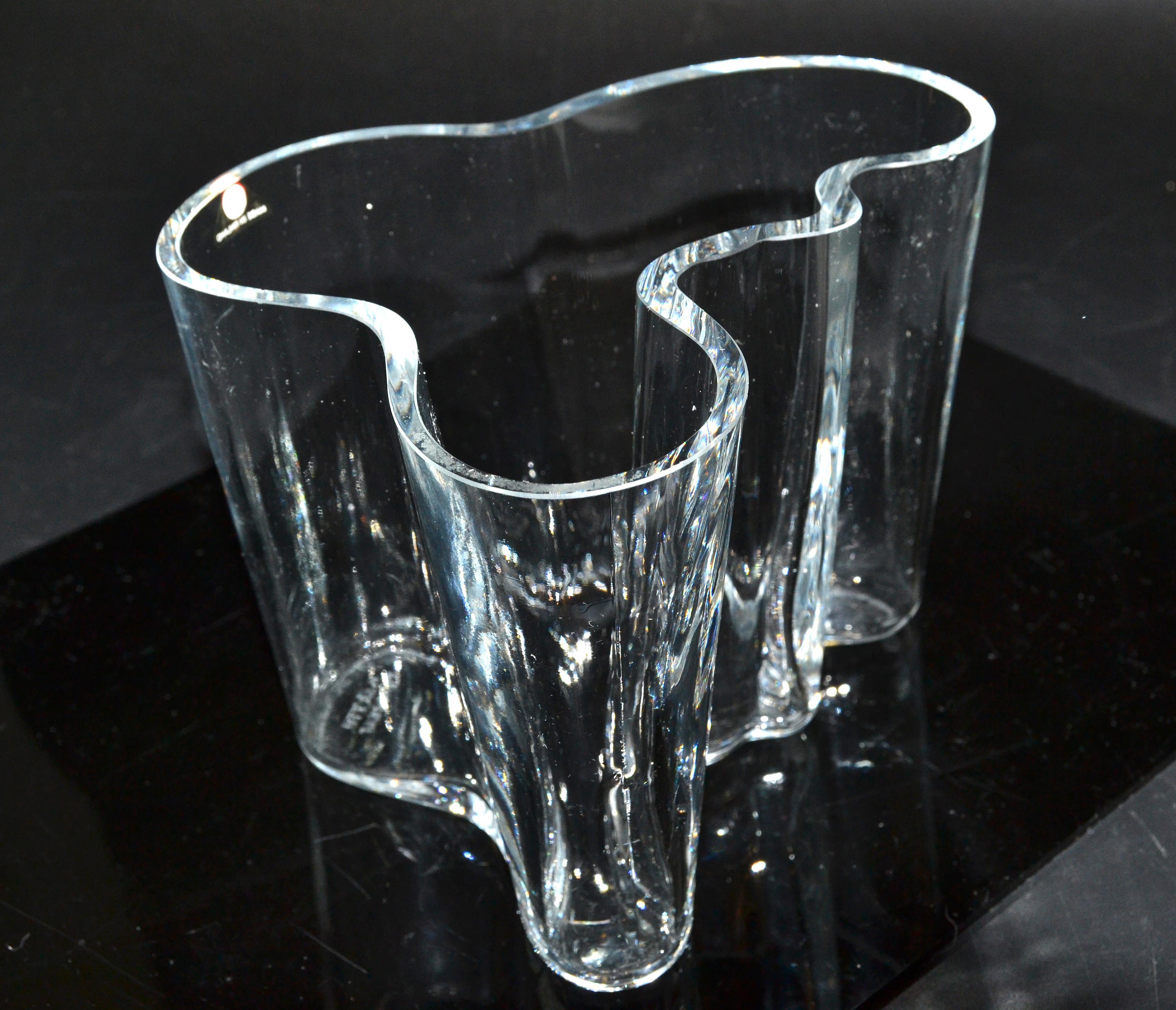 Finlandese Iittala Alvar Aalto Clear Art Glass Sculptural Flower Savoy Vase Scandinavo in vendita