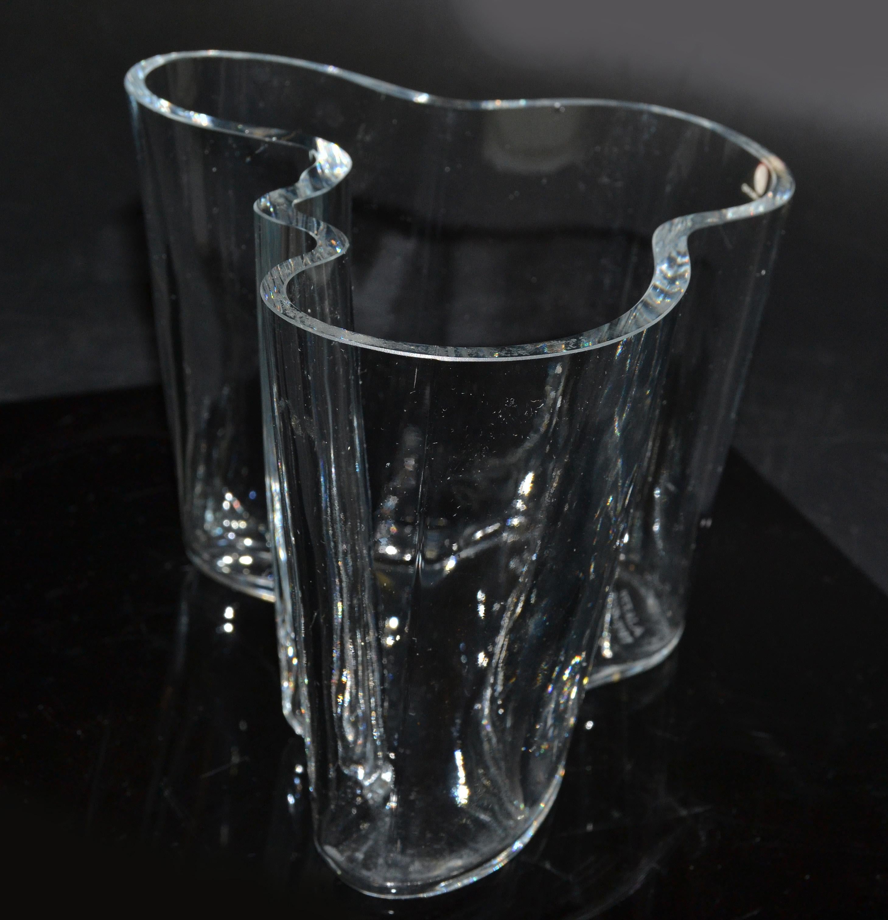 Scandinavian Modern Iittala Alvar Aalto Clear Art Glass Sculptural Flower Savoy Vase Scandinavian For Sale