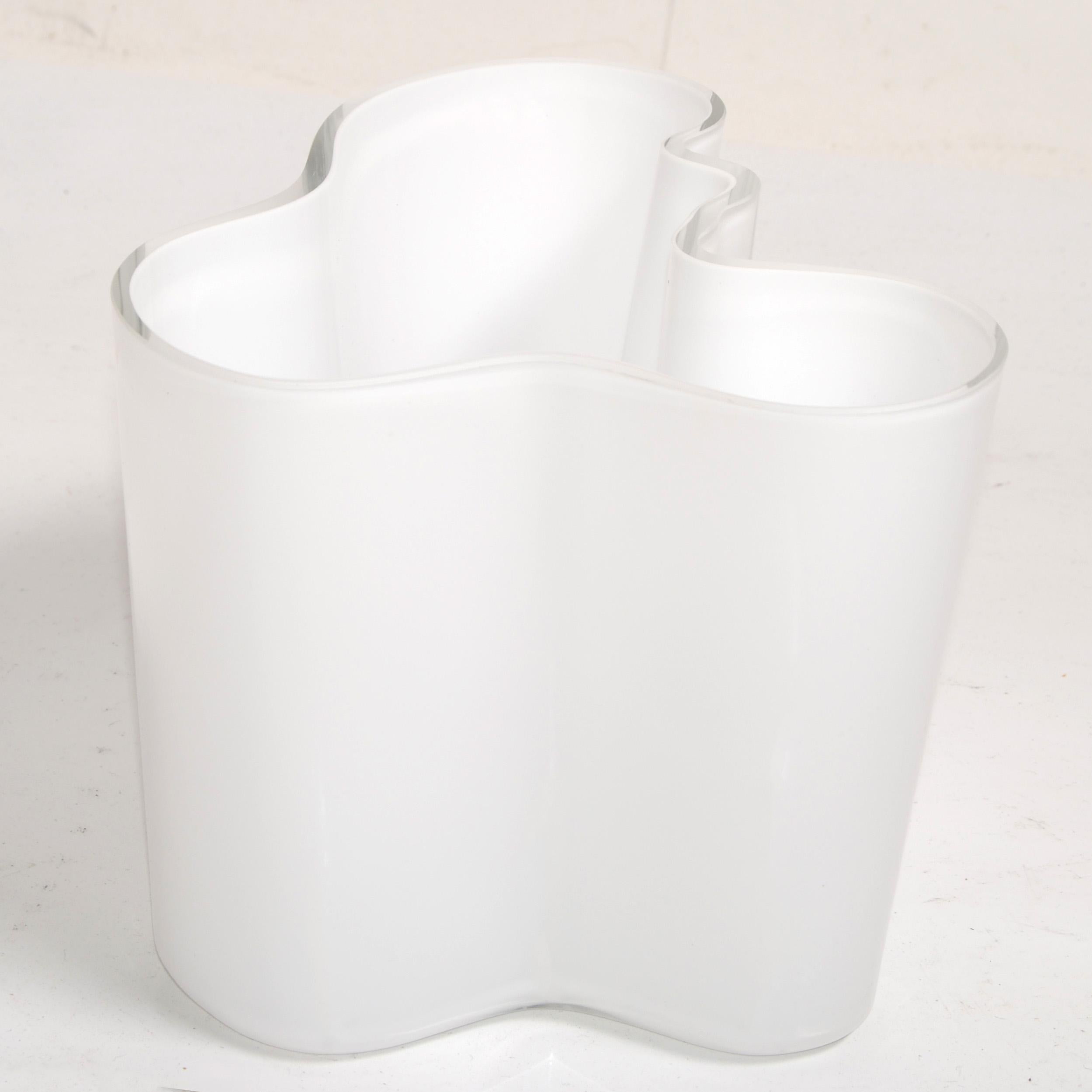 Iittala Alvar Aalto Model 3030 White Encased Glass Sculptural Flower Vase Bowl  For Sale 3