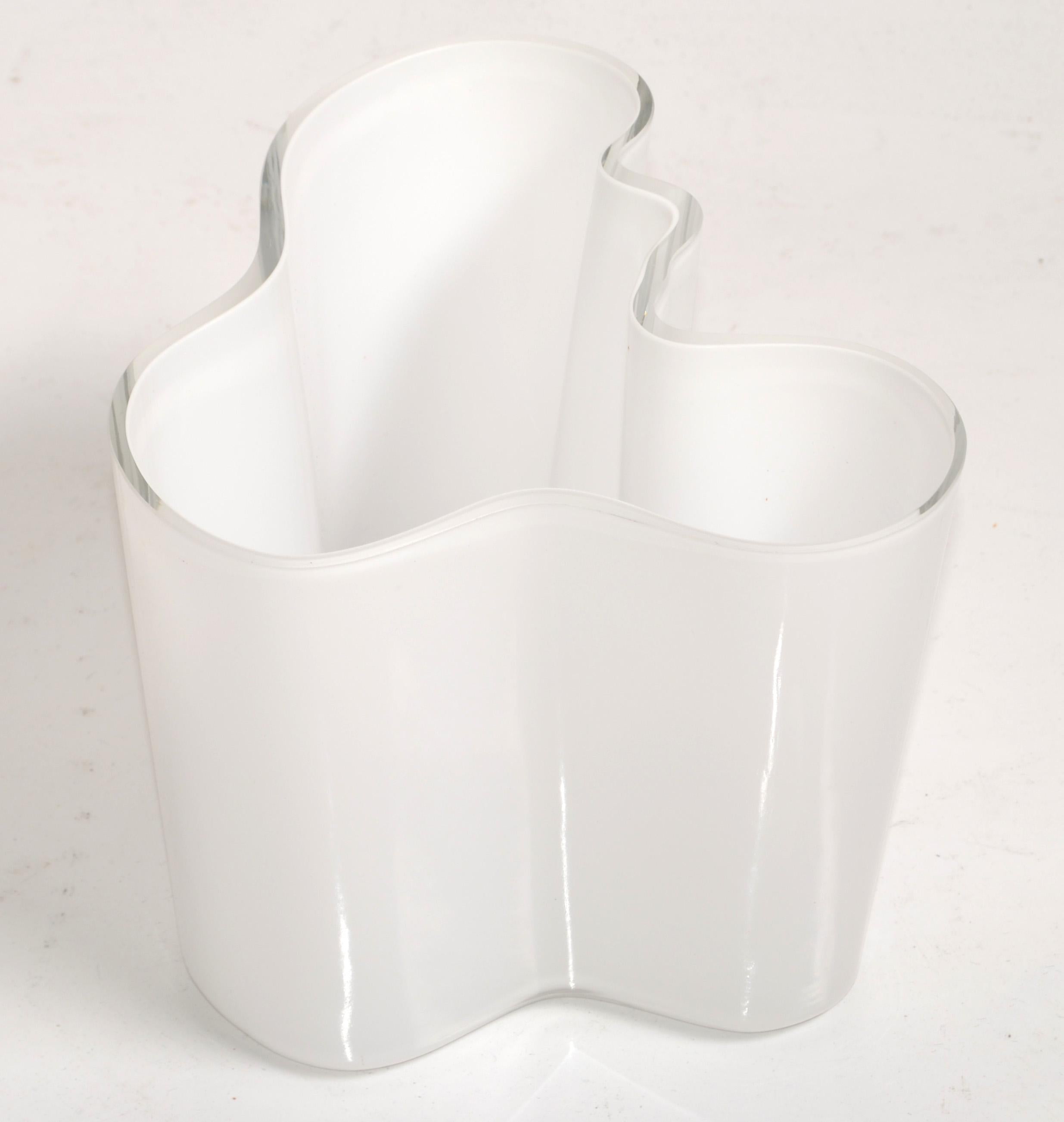 Iittala Alvar Aalto Model 3030 White Encased Glass Sculptural Flower Vase Bowl  For Sale 4