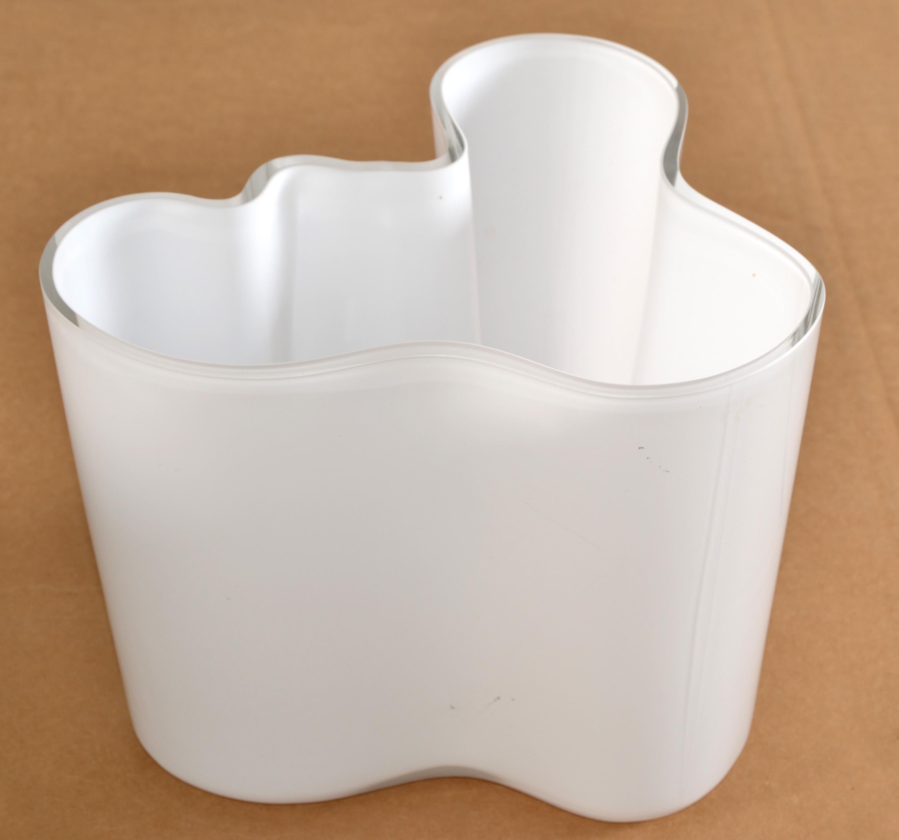 Iittala Alvar Aalto Model 3030 White Encased Glass Sculptural Flower Vase Bowl  In Good Condition For Sale In Miami, FL