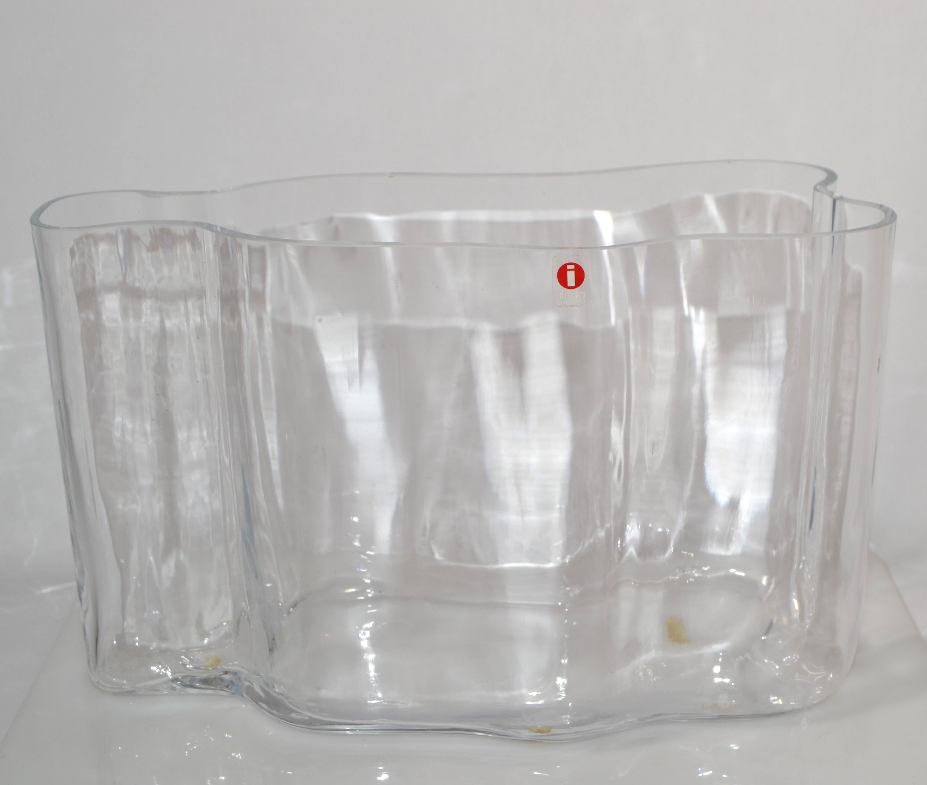 Scandinavian Modern Iittala Alvar Aalto Transparent Glass Sculptural Flower Savoy Vase Scandinavian
