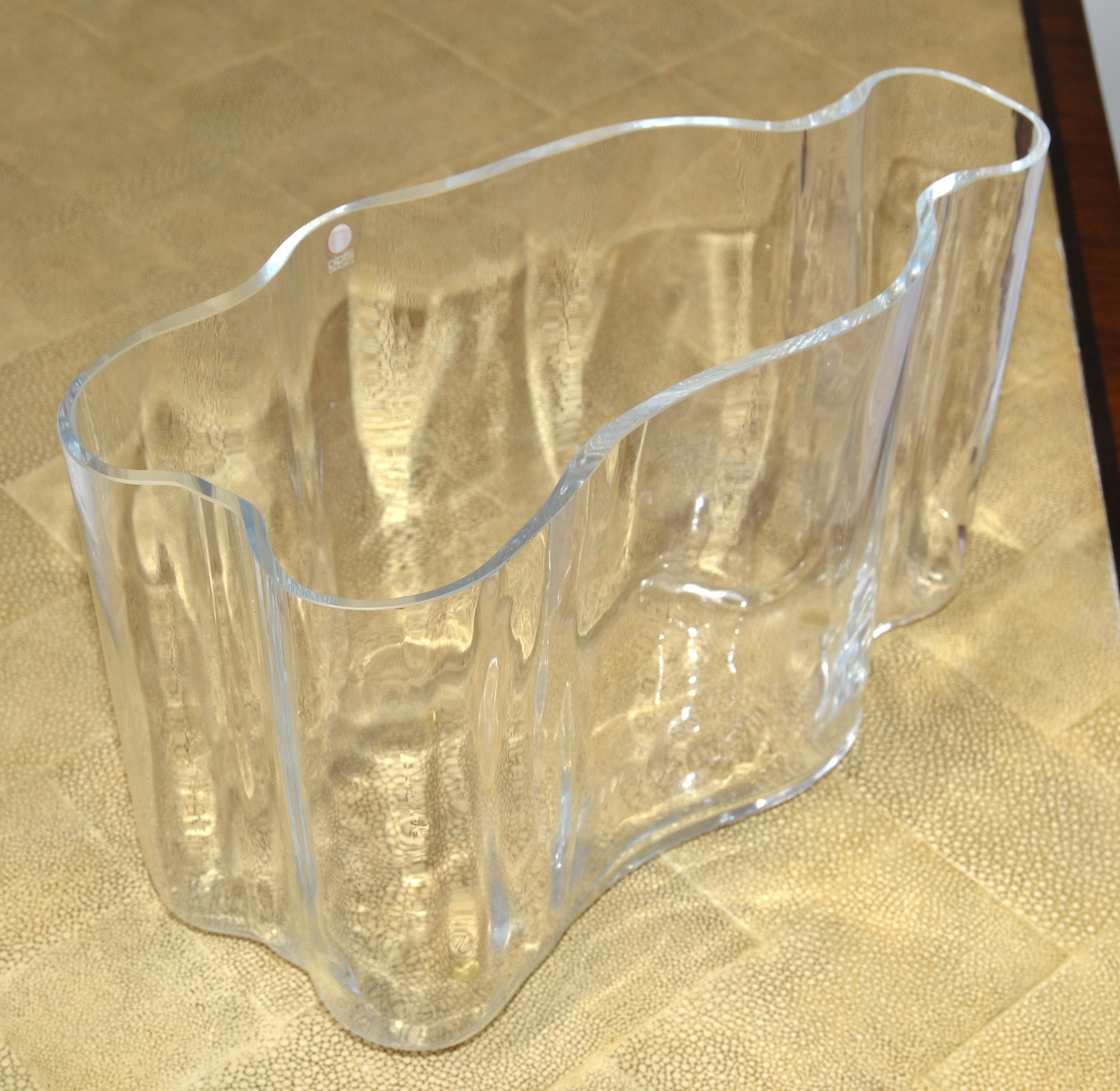 Iittala Alvar Aalto Transparent Glass Sculptural Flower Savoy Vase Scandinavian In Good Condition In Miami, FL