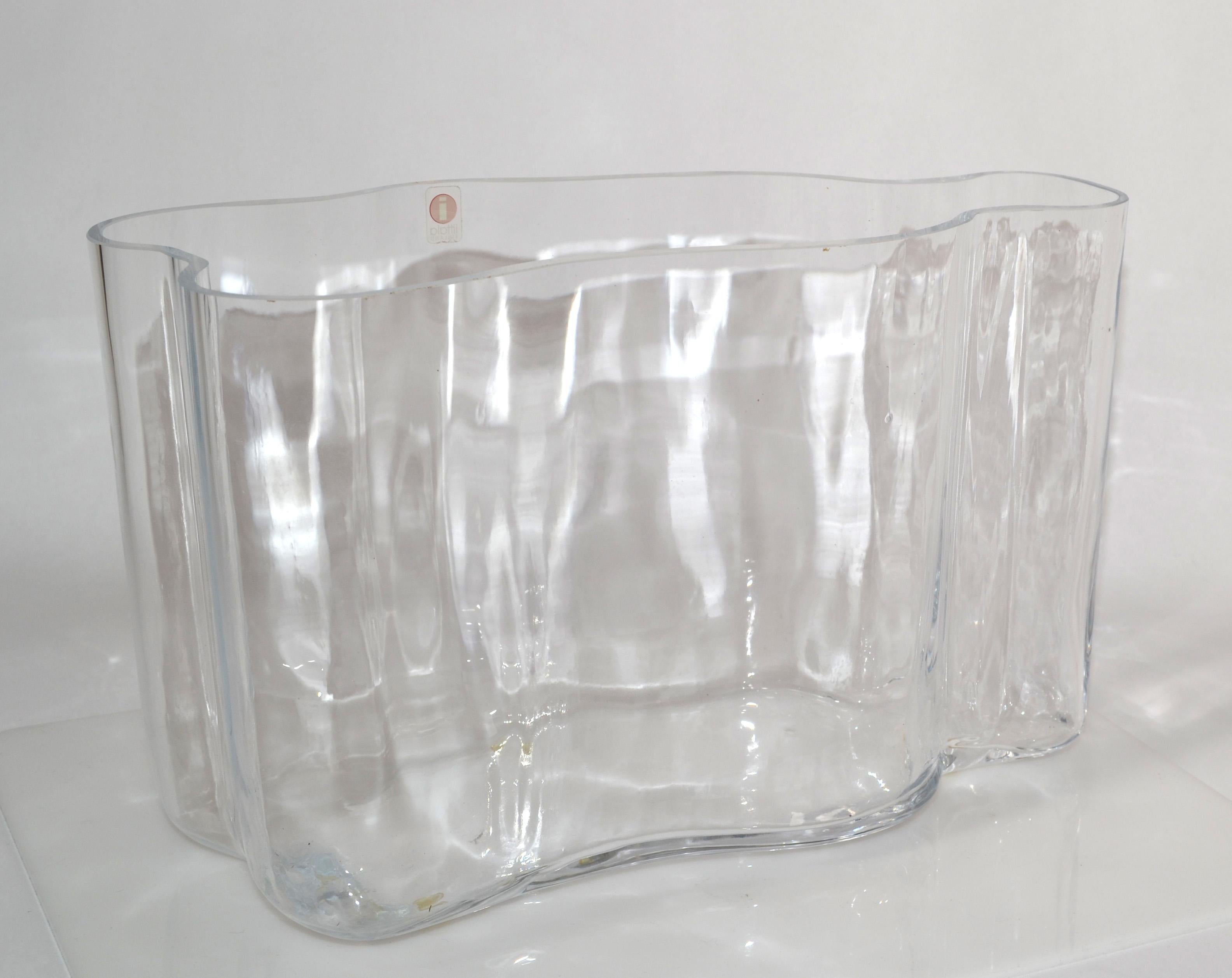 Late 20th Century Iittala Alvar Aalto Transparent Glass Sculptural Flower Savoy Vase Scandinavian