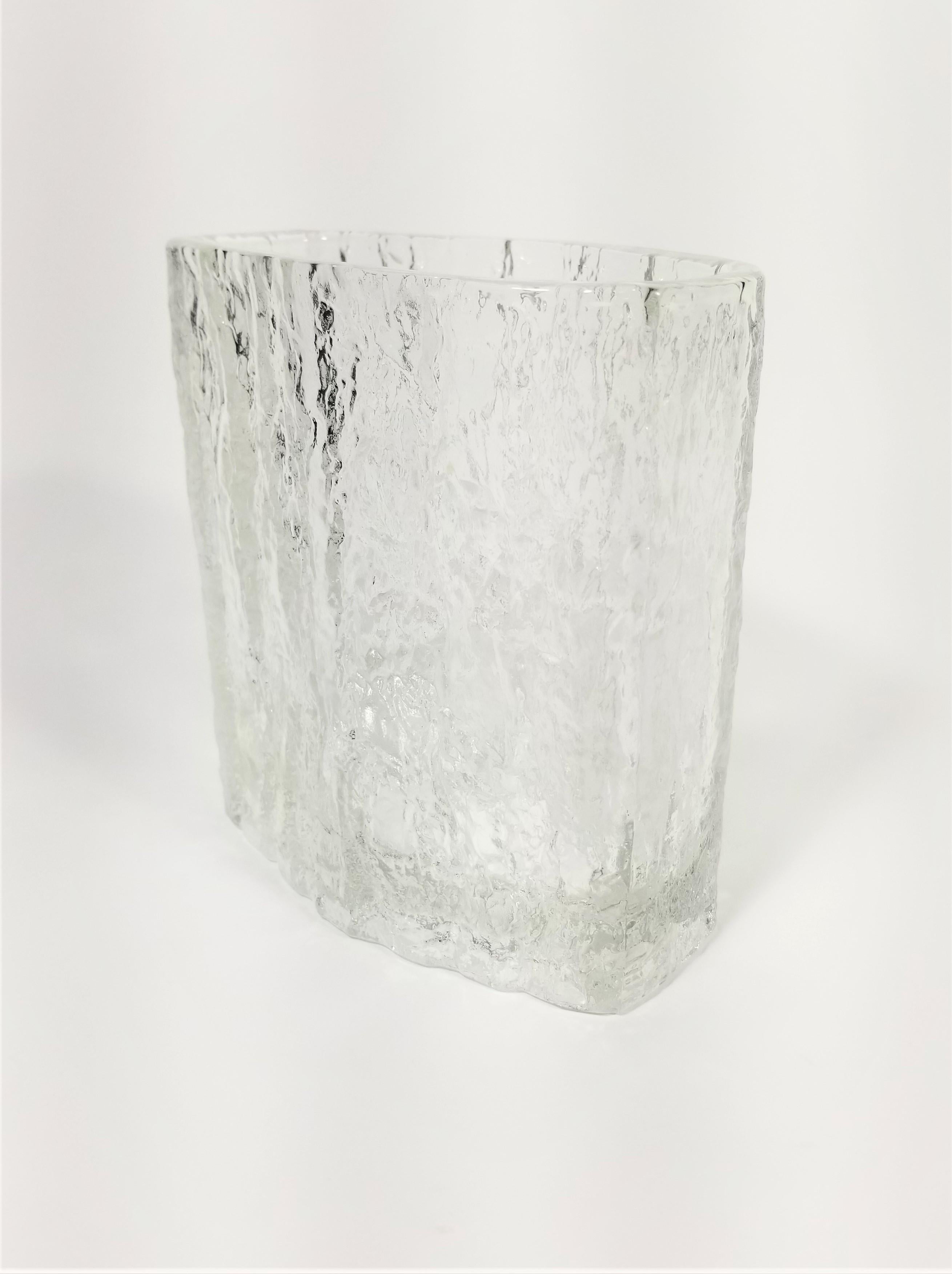 1960s 1970s Iittala Finland Vase. Mid Century Modern Brutalist Design. Sturdy Weight. Excellent Condition.