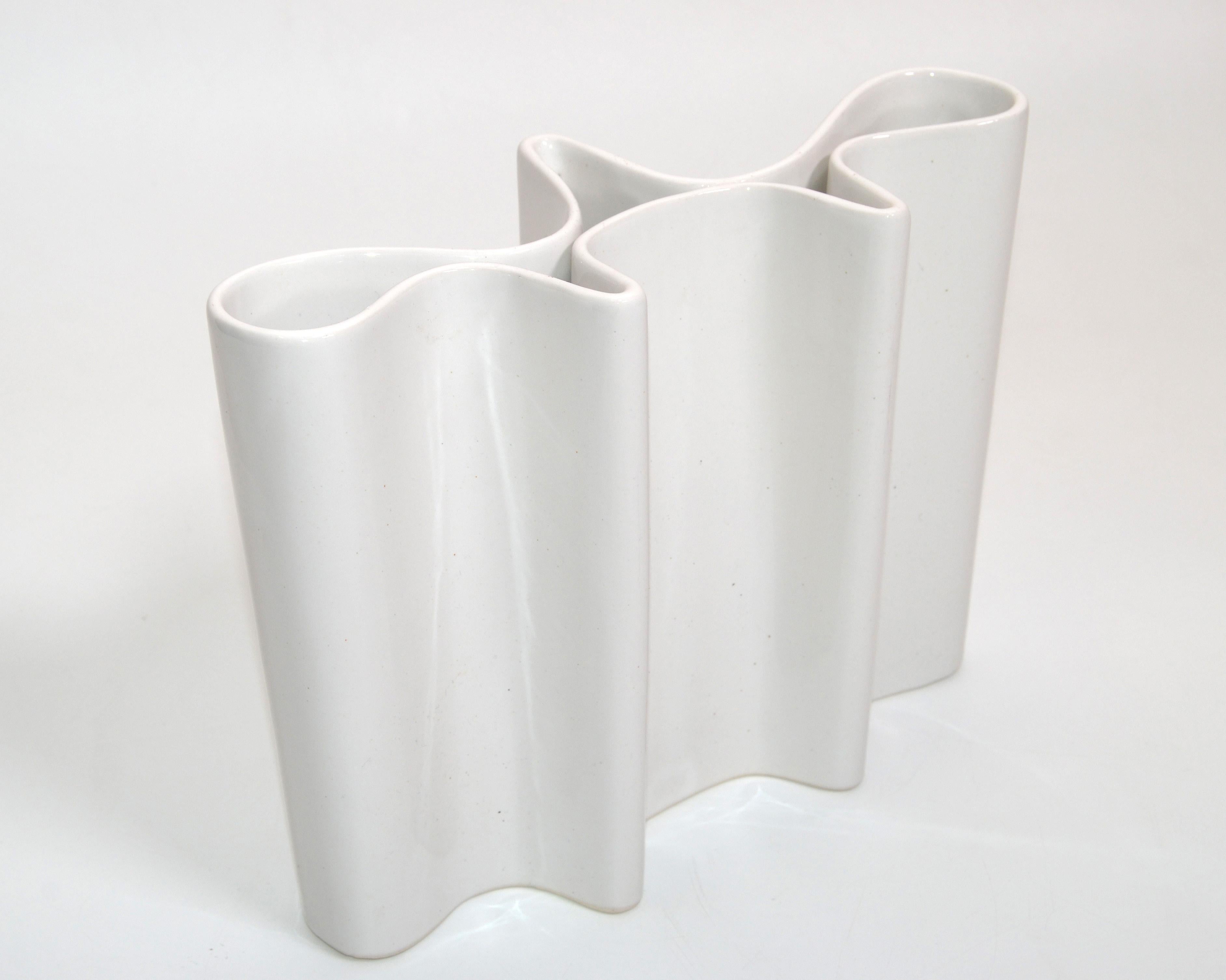 Iittala Style White Glazed Ceramic Sculptural Flower Vase Mid-Century Modern 80s 3