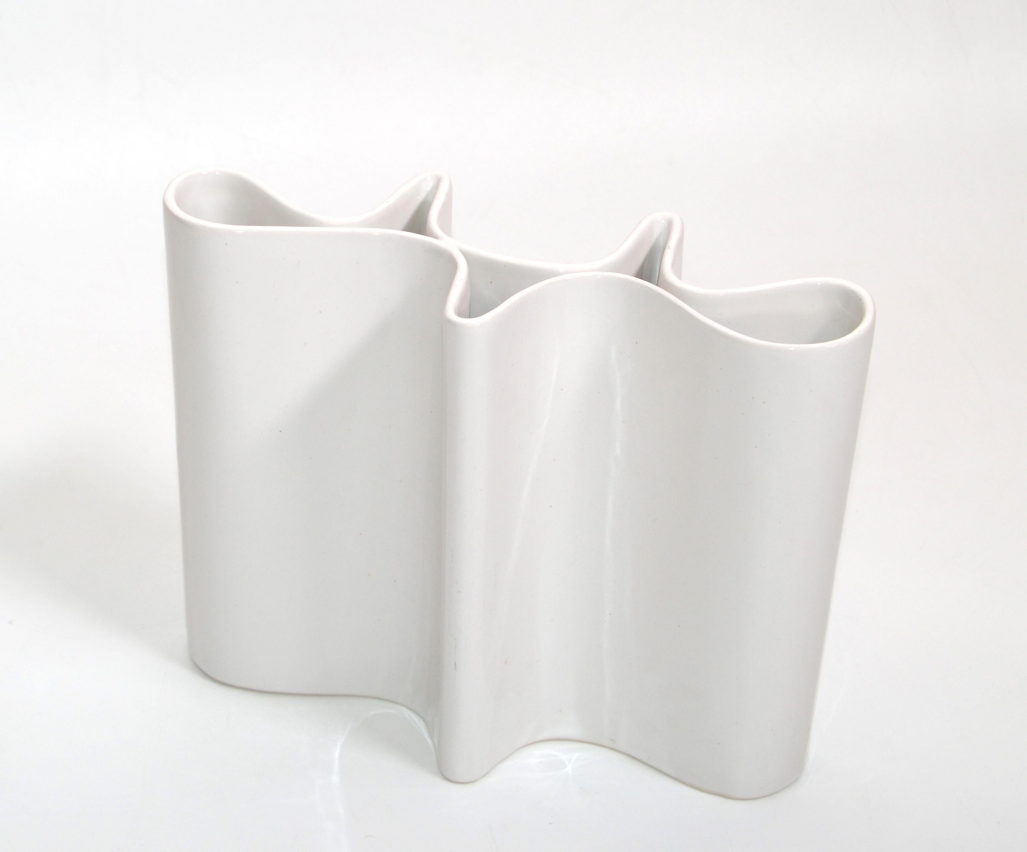 Iittala Style White Glazed Ceramic Sculptural Flower Vase Mid-Century Modern 80s 4