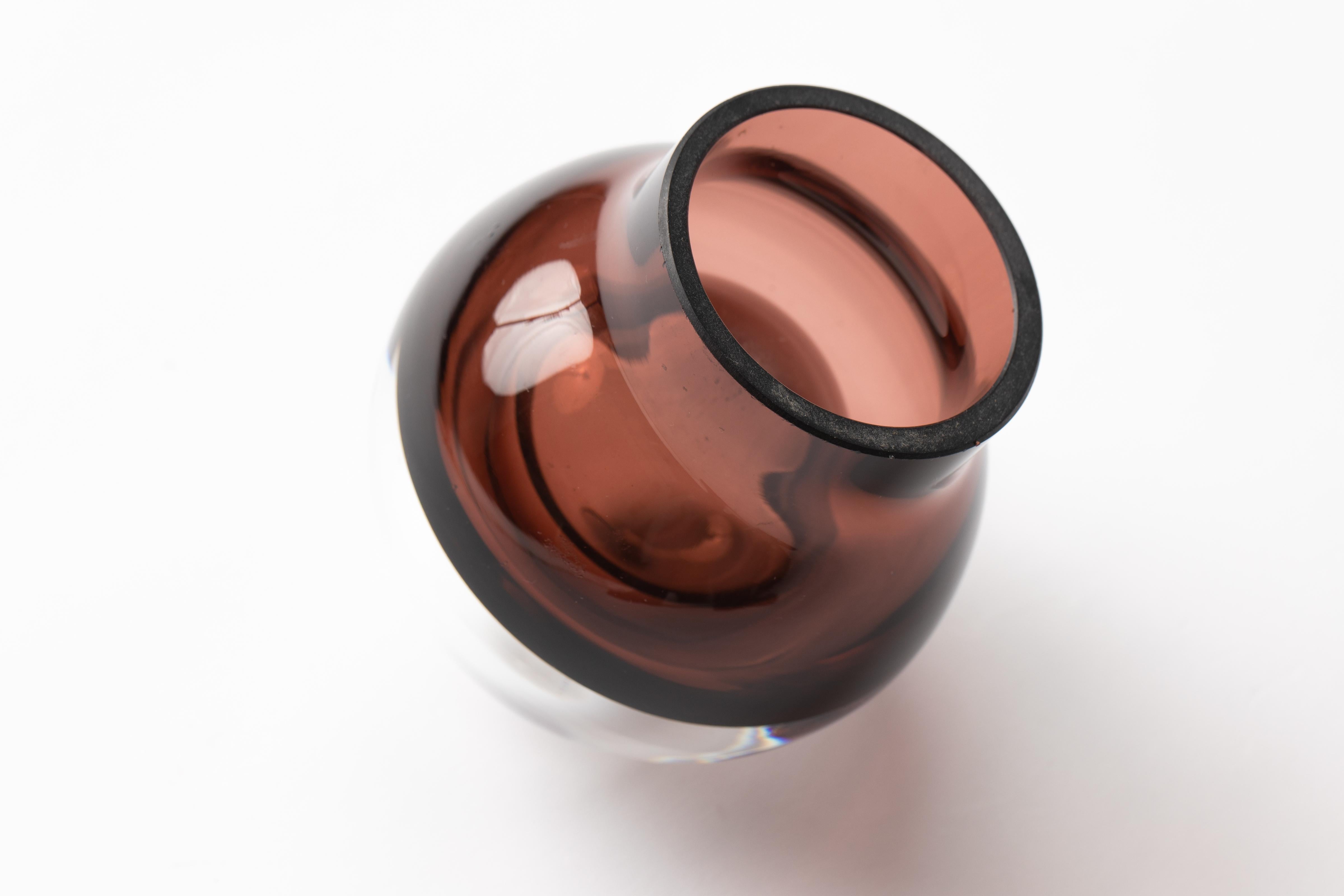 Finlandese Vaso a bocciolo in vetro scandinavo Iittala Tantrapallo viola e trasparente in vendita