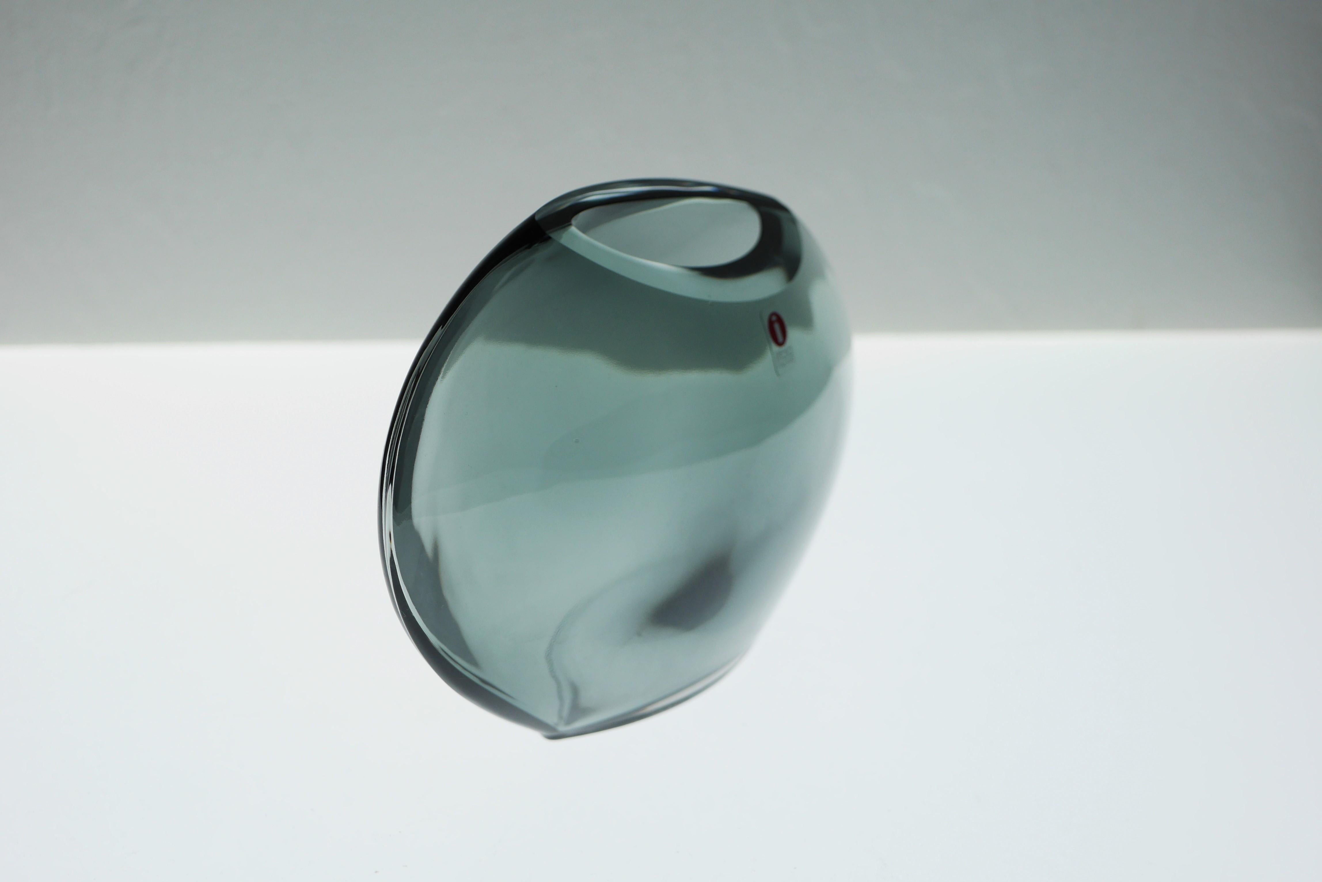 Iittala-Vase, bekannt als Aava, hergestellt und signiert von Markku Salo im Angebot 7