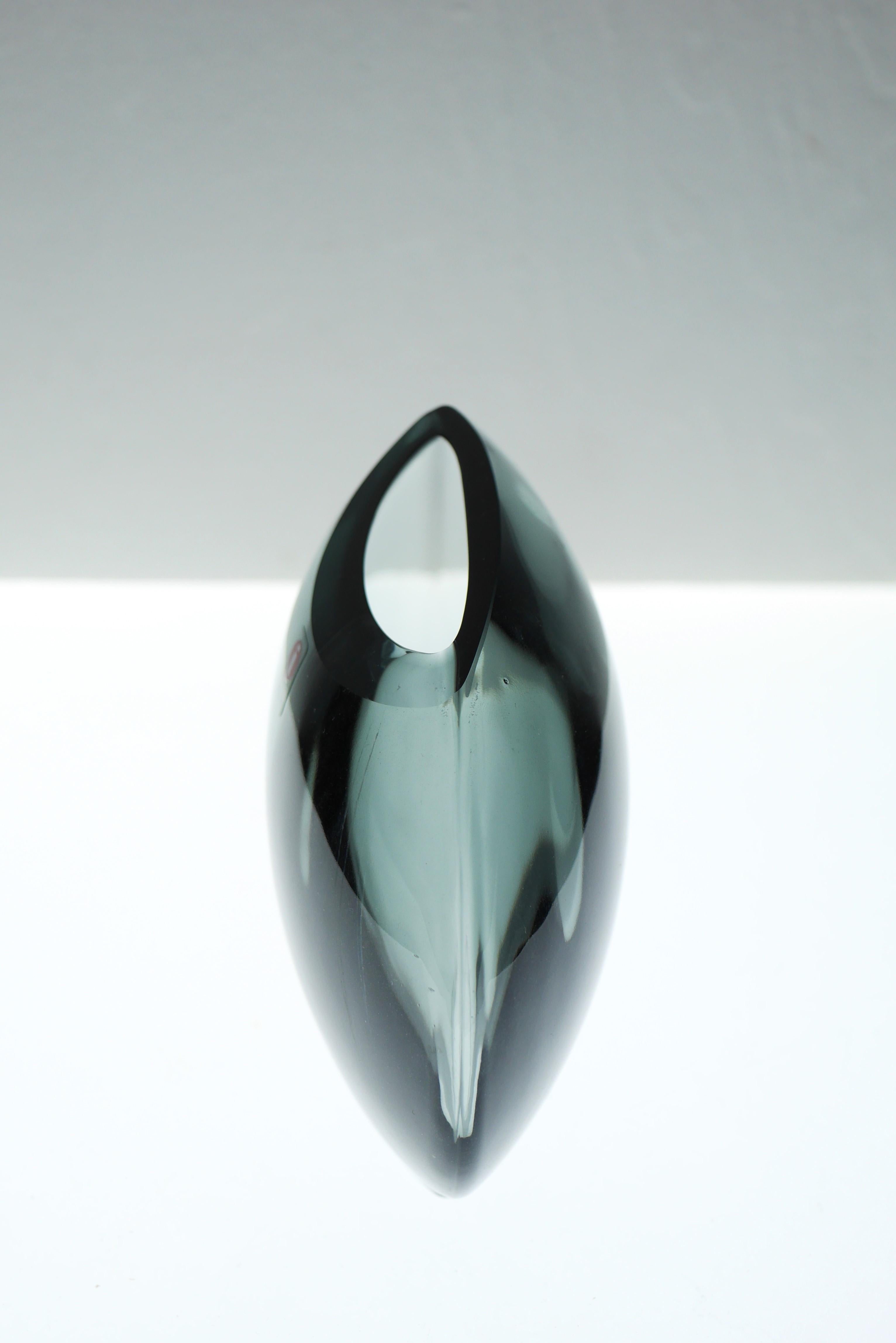 Iittala-Vase, bekannt als Aava, hergestellt und signiert von Markku Salo (Finnisch) im Angebot