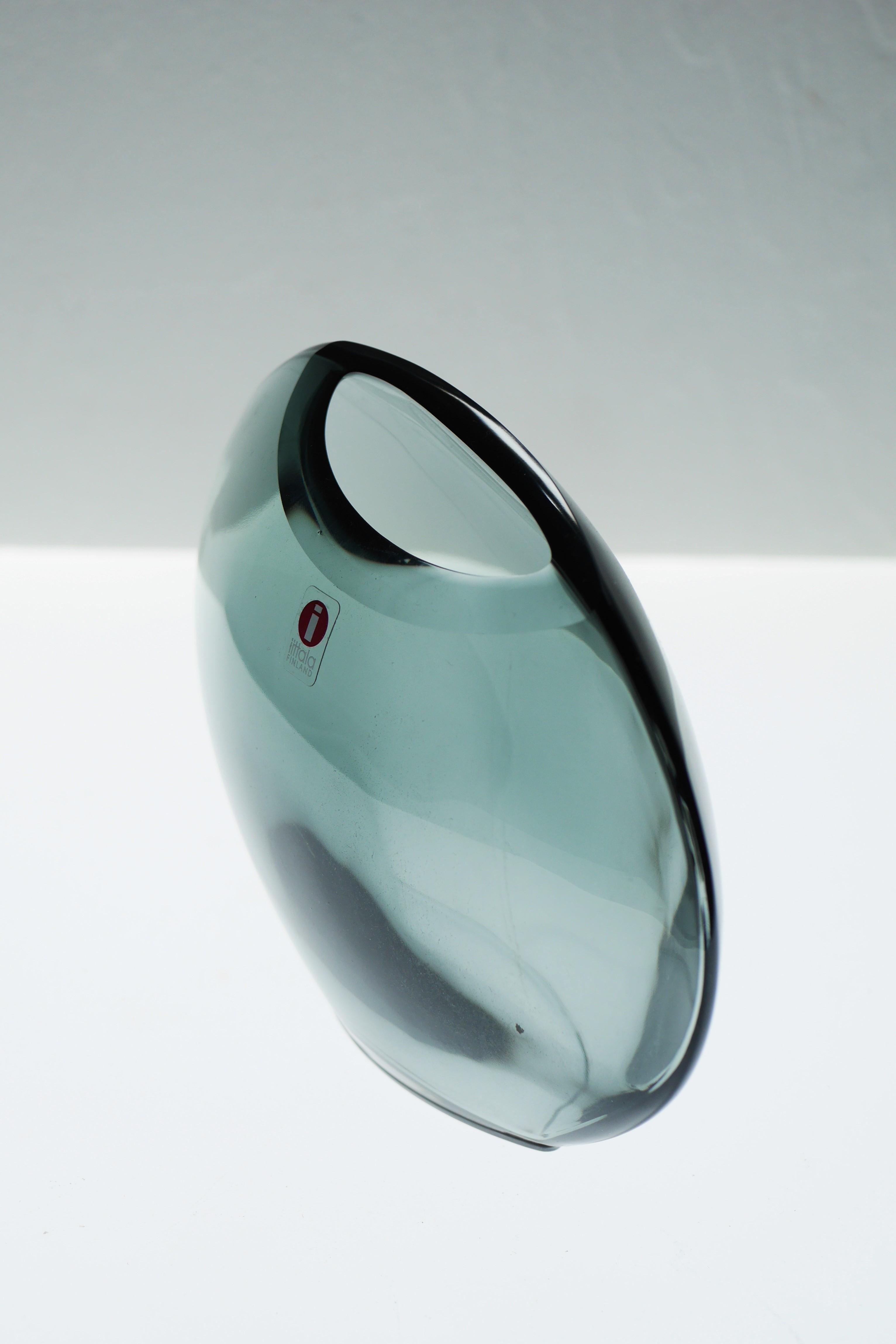 Iittala-Vase, bekannt als Aava, hergestellt und signiert von Markku Salo im Angebot 3