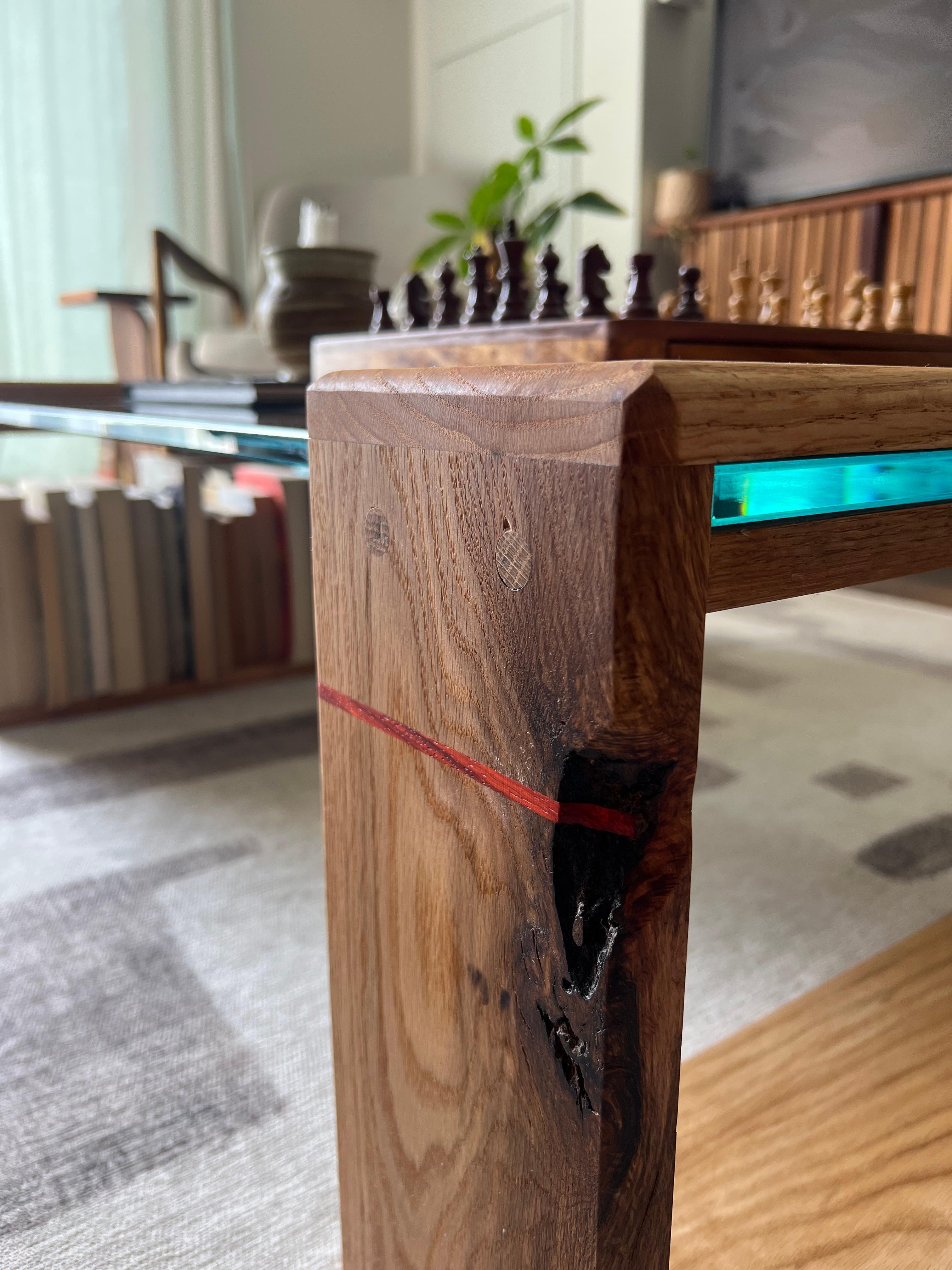 Table basse rouge en chêne et verre iJ-v1 Neuf - En vente à Toronto, CA