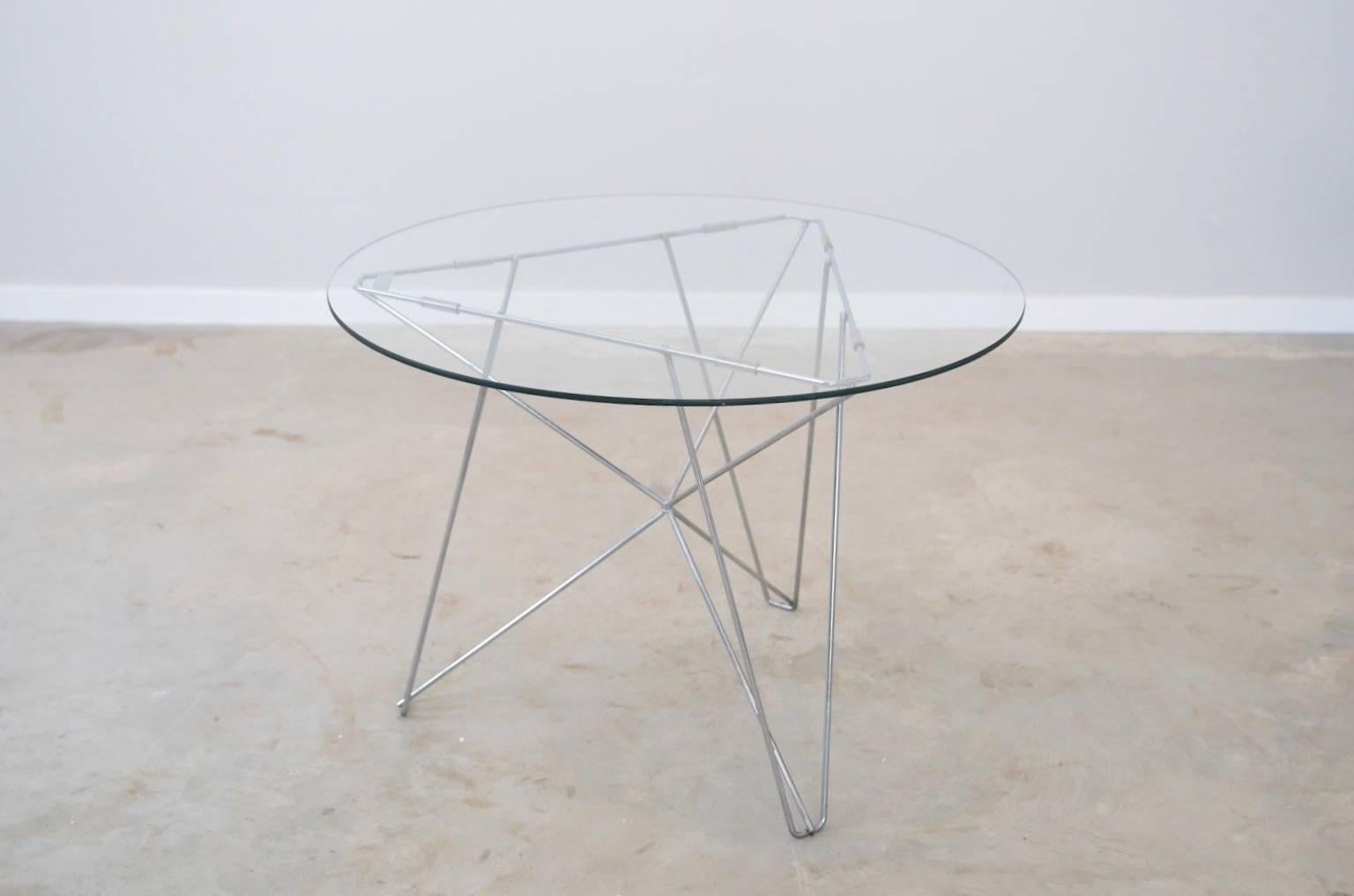 On invitation of Martin Visser (then head of the design department of 't Spectrum) the artist and Cobra co-founder Constant designed the IJhorst table in 1953. The table was manufactured by 't Spectrum in limited numbers. In 1986 his partner Adele