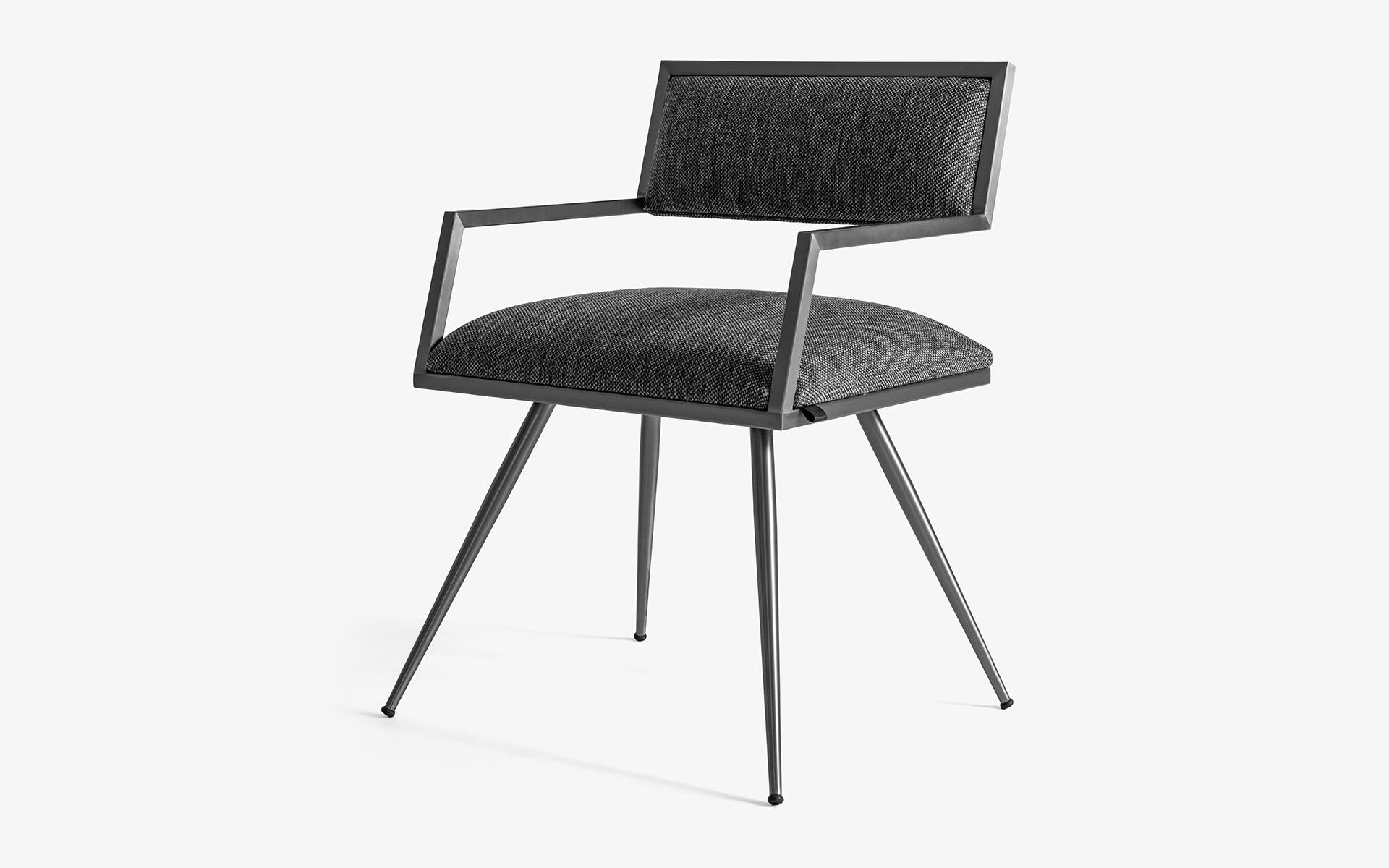 Ika Chair appeals to your eye taste with its metal body and offers long-term use thanks to its solid structure. While its seating and back cushions provide a comfortable experience, it is also ideal for long-term desk sessions thanks to its