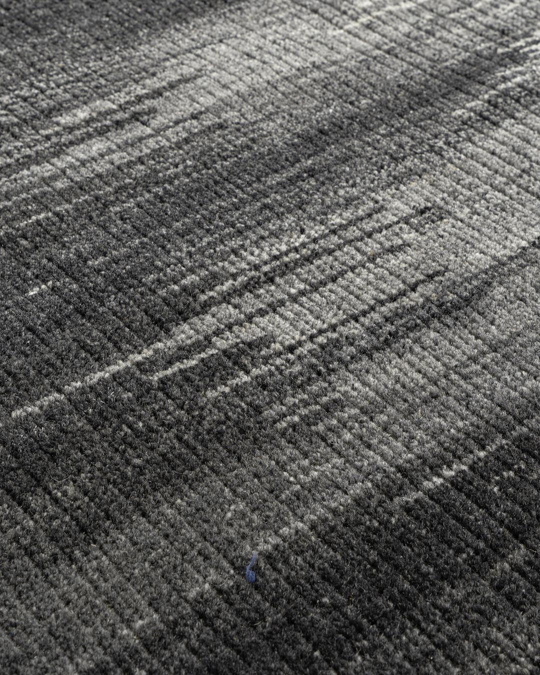 Tappeto in lana intrecciata a mano Ikat Design grigio carbone, 9' x 12' In condizioni Nuovo in vendita a New York, NY