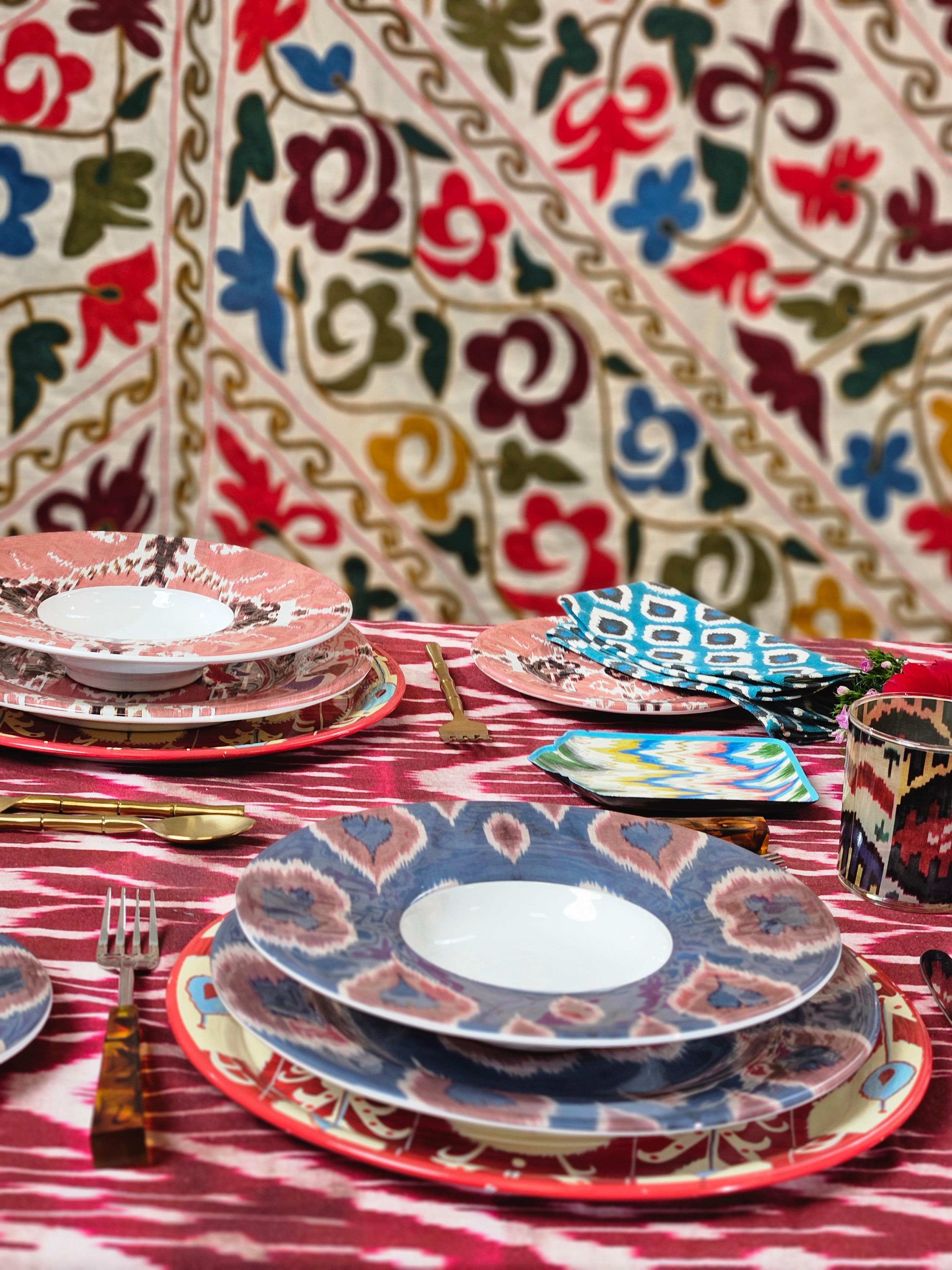 Modern Ikat Dinner ceramic Plates Set of 6 For Sale