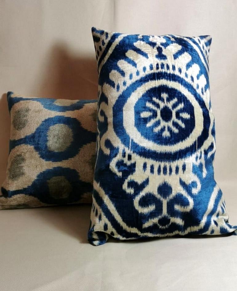 Ikat Fabric Pair Handmade Pillows in Uzbekistan In Good Condition In Prato, Tuscany