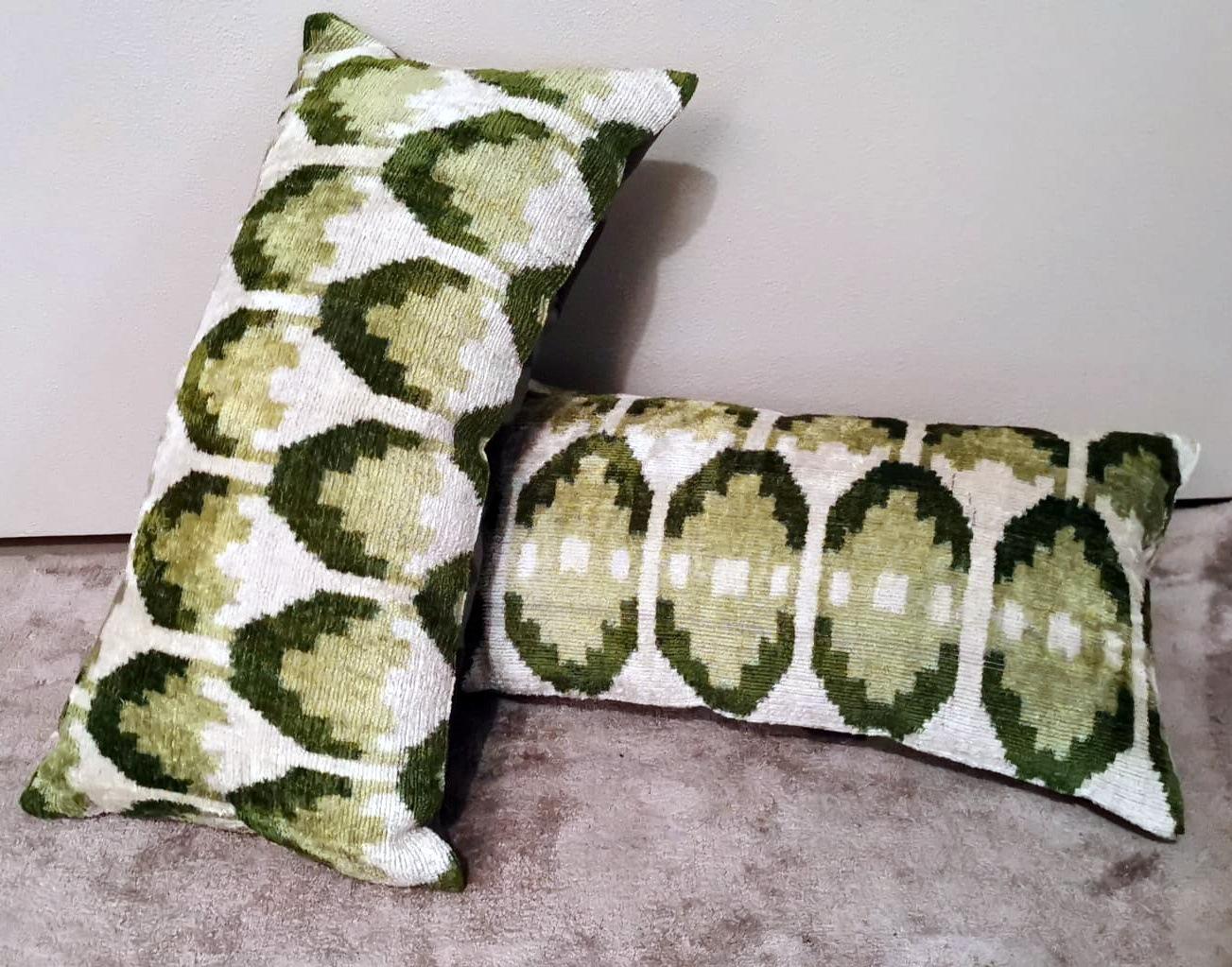  Ikat Fabric Pair Handmade Pillows In Uzbekistan In Good Condition For Sale In Prato, Tuscany