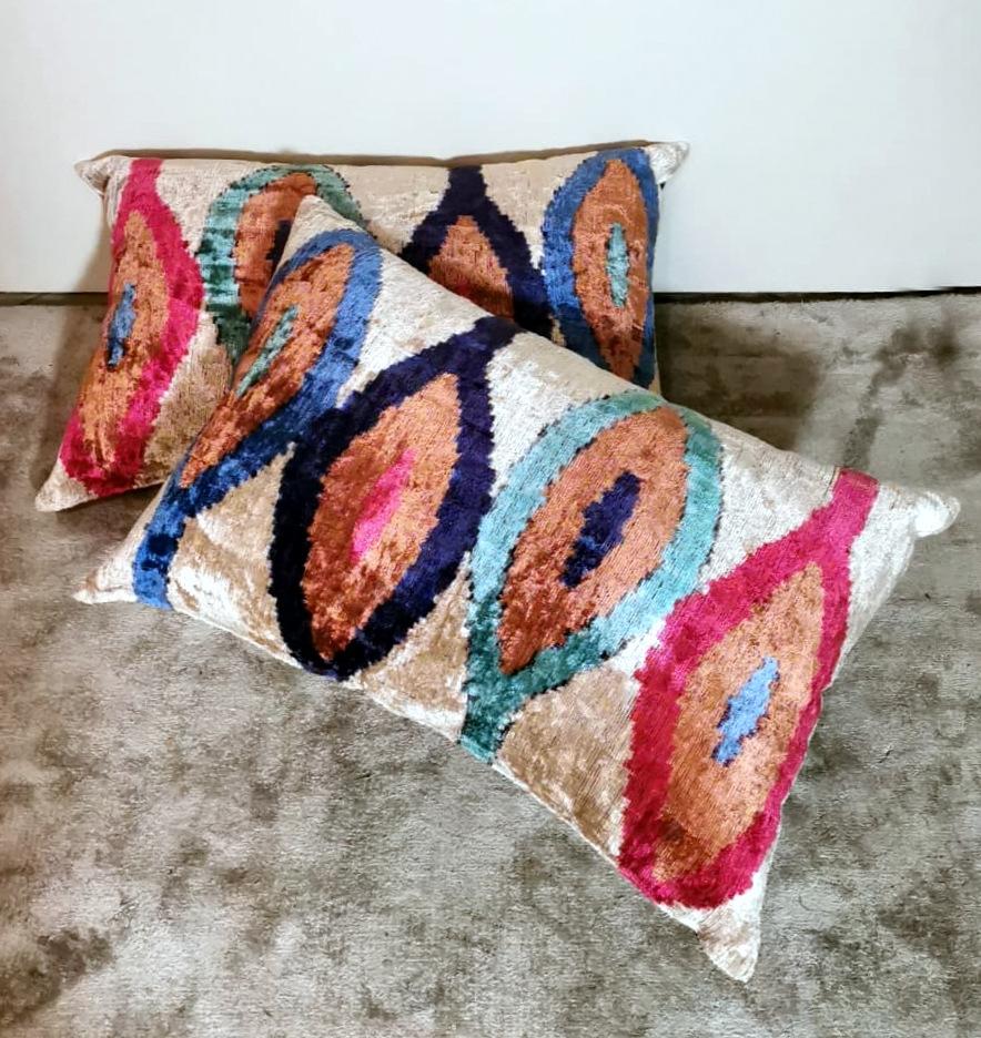 Ikat Fabric Pair of Handmade Pillows In Uzbekistan In Good Condition For Sale In Prato, Tuscany
