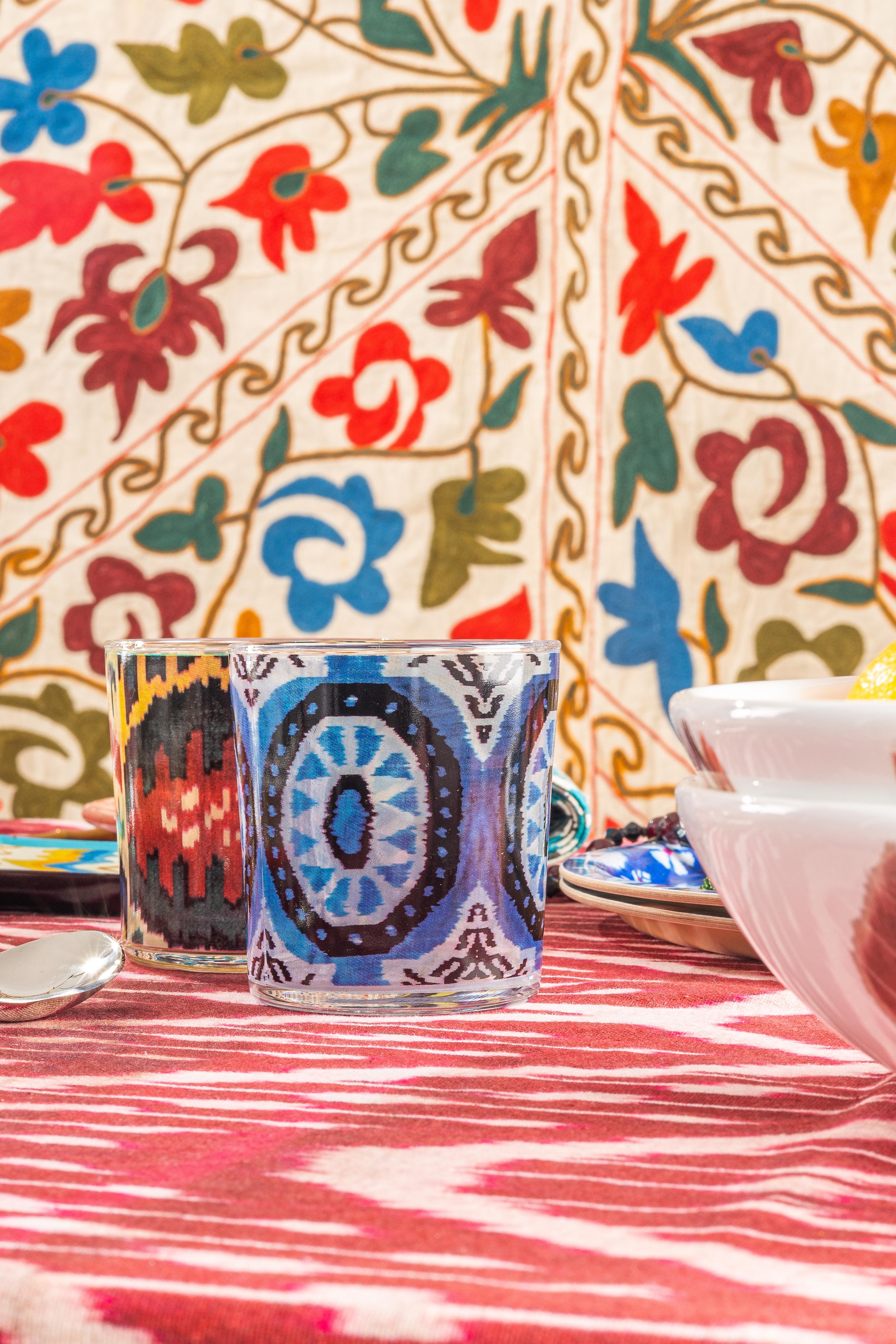 Moderno Bicchieri di vetro multicolore Ikat - set di 5 in vendita