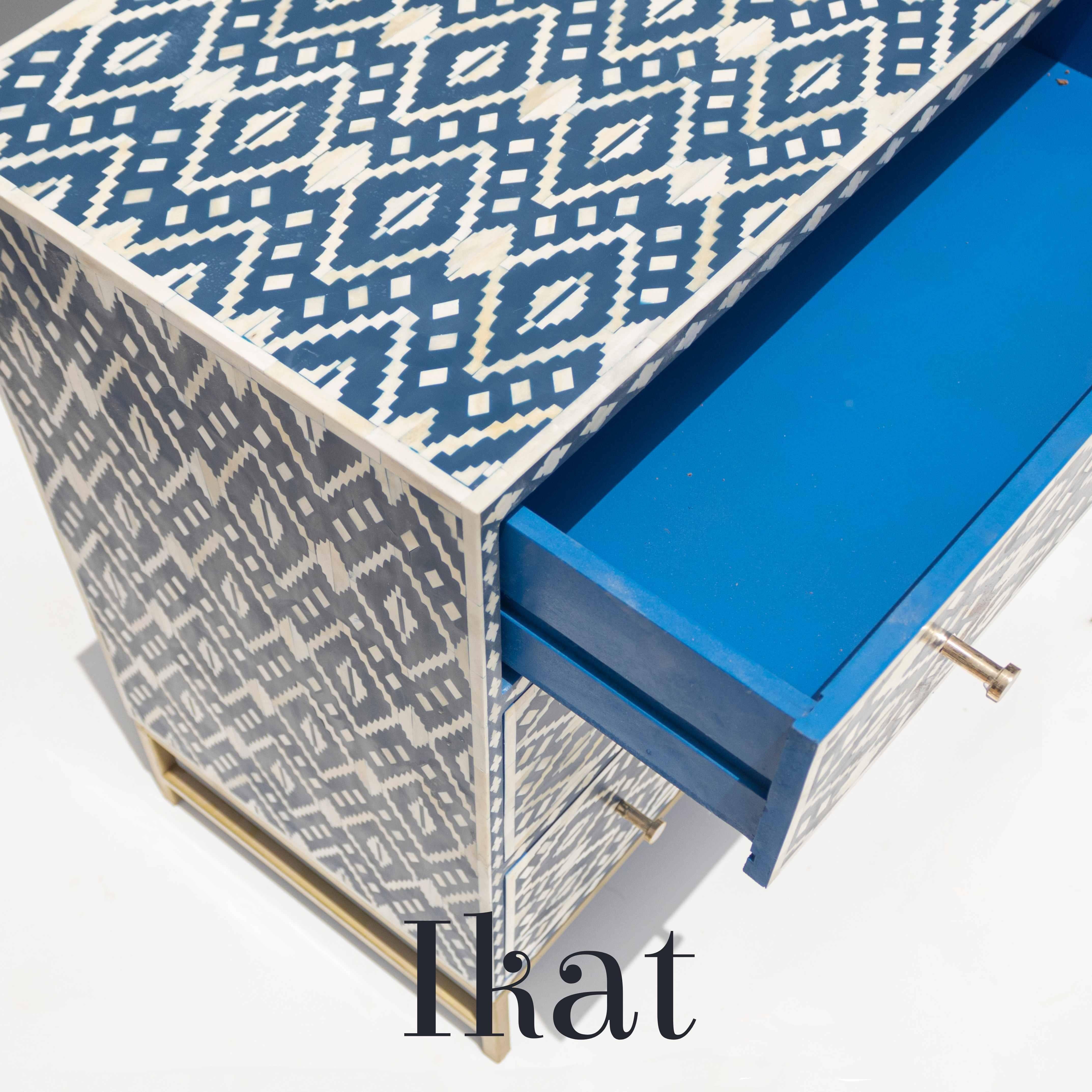 Indiano Comò a sei cassetti Ikat blu navy in vendita