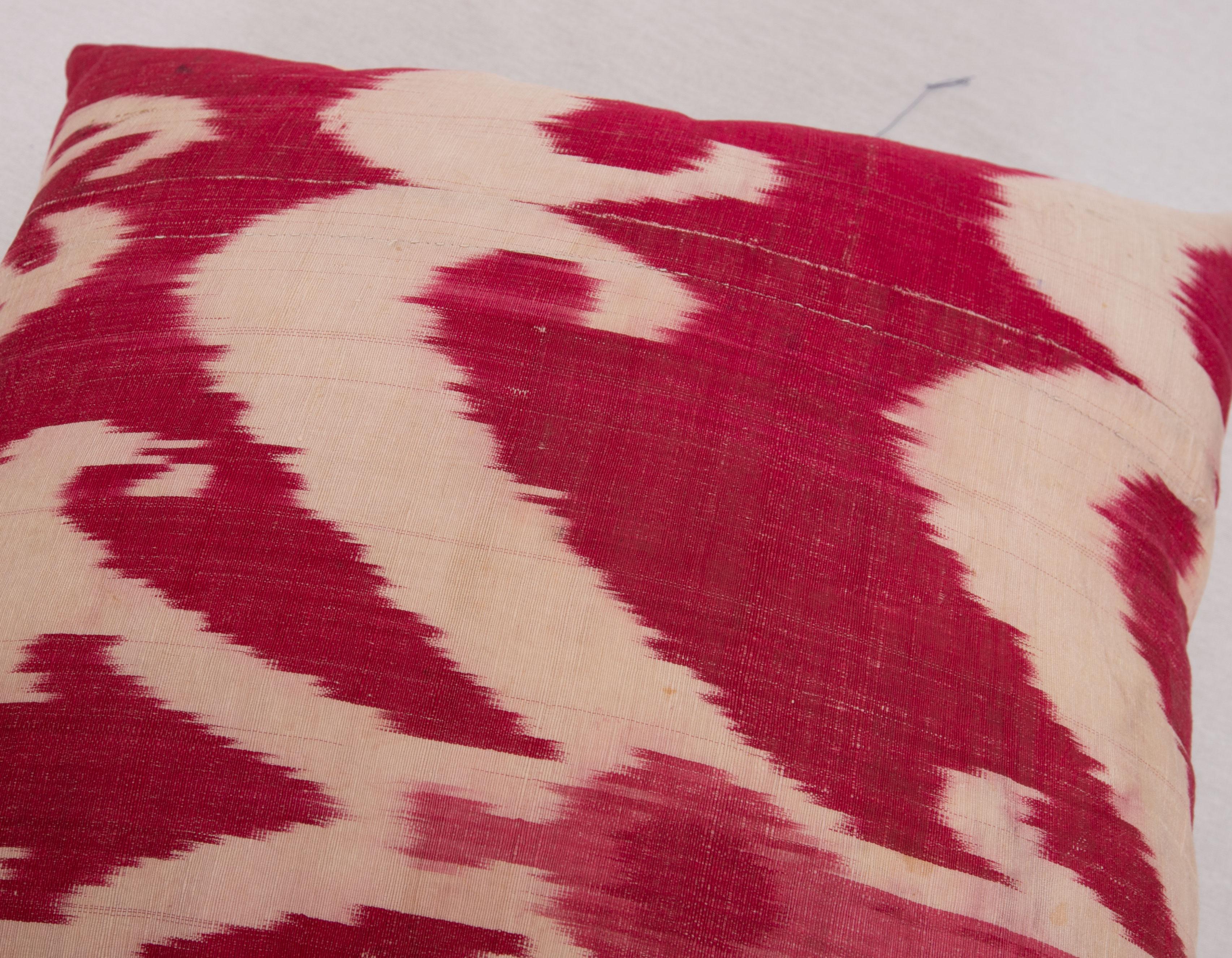 Ikat Pillow Cover Made from an Antique Silk and Cotton Ikat In Fair Condition For Sale In Istanbul, TR