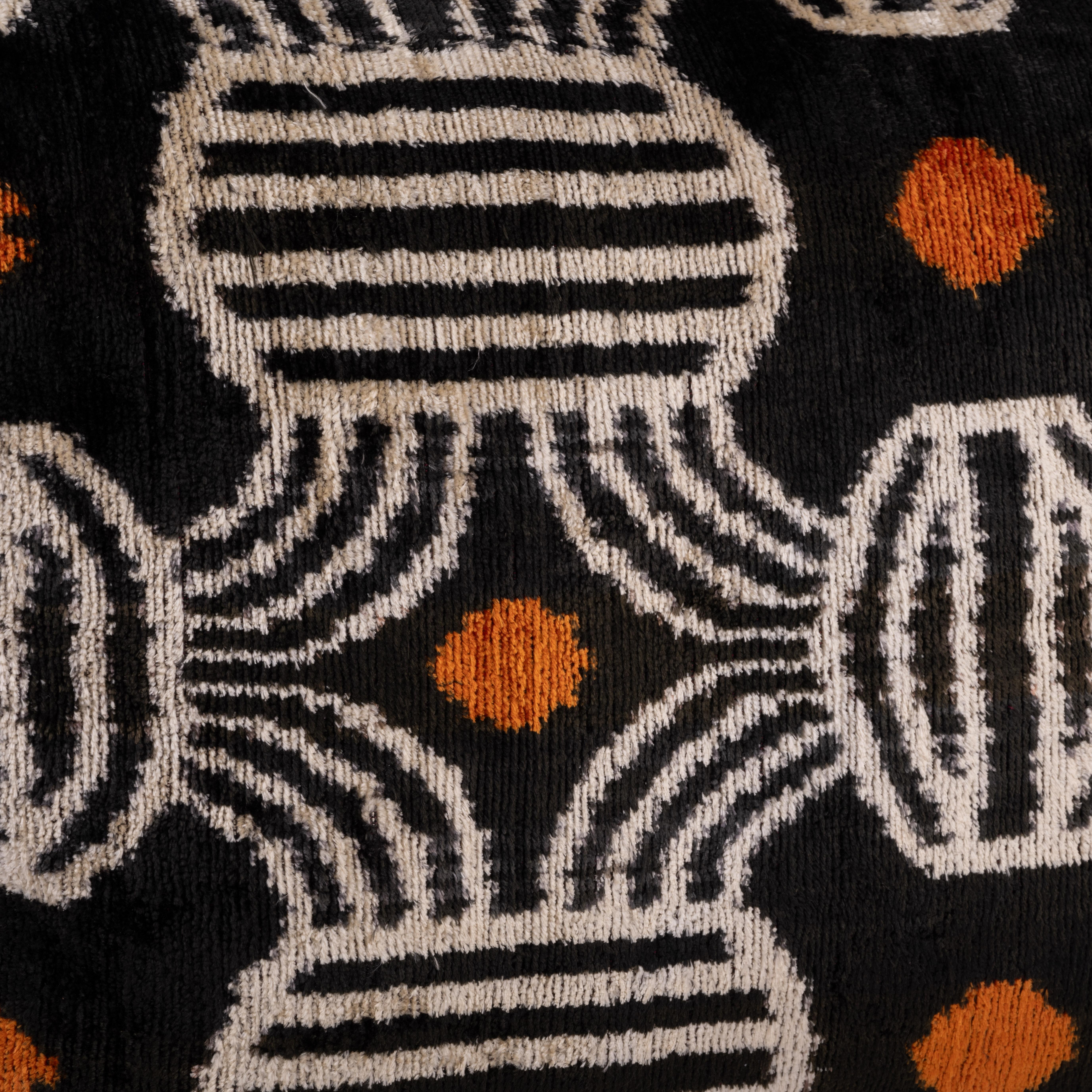 Moderno Cuscino Ikat in velluto di seta fatto a mano - Stile #371 in vendita