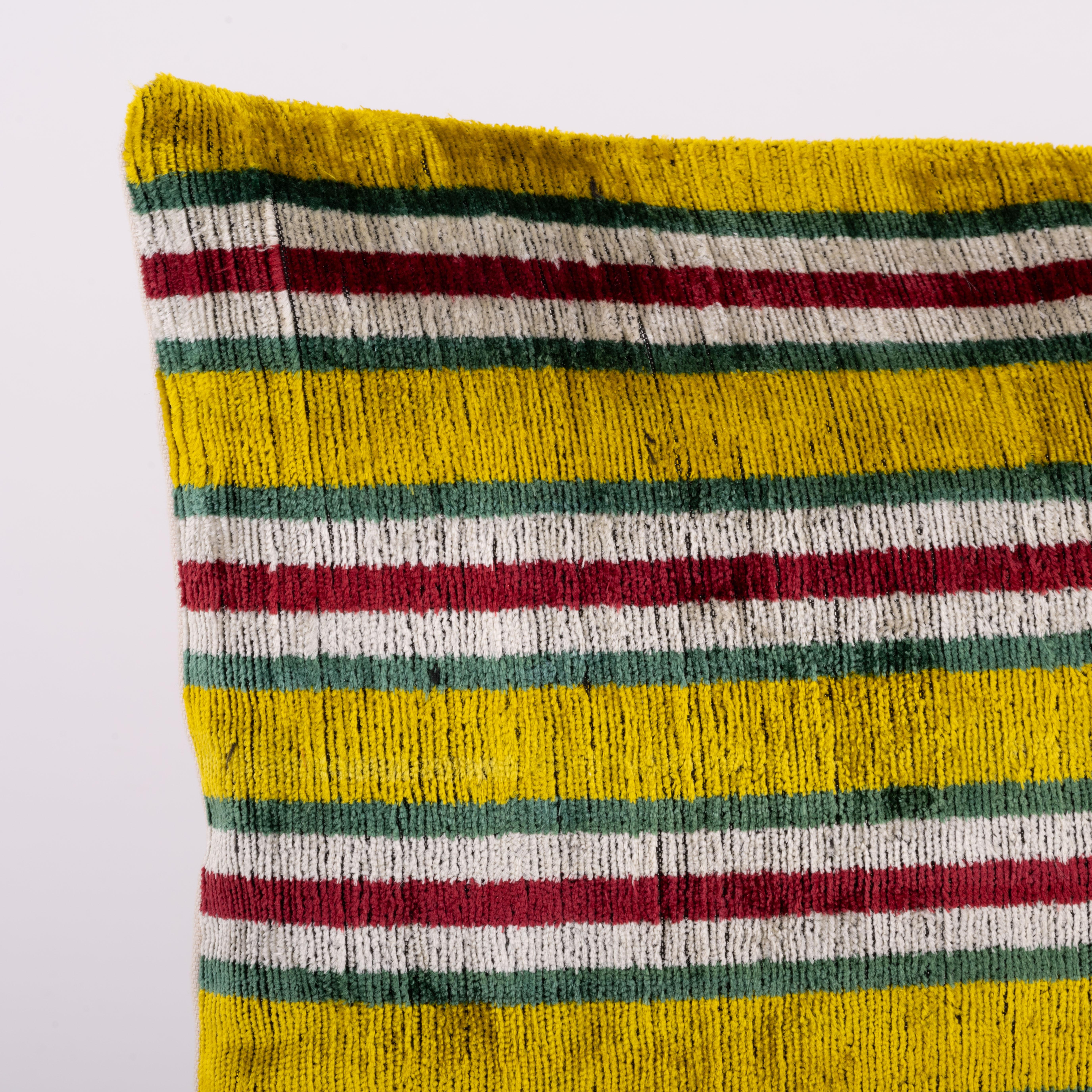 Moderno Cuscino Ikat in velluto di seta fatto a mano - Stile #673 in vendita