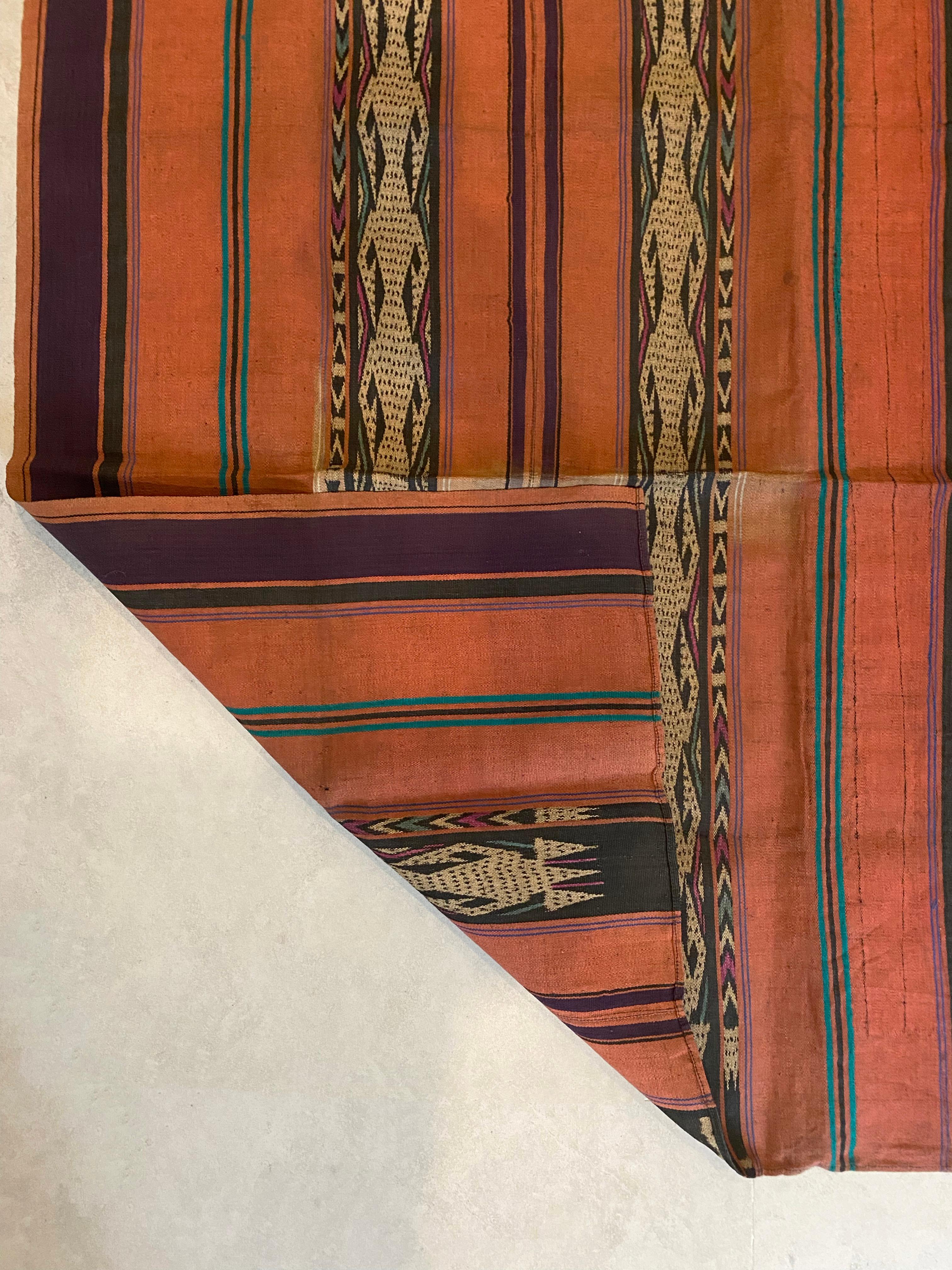 Ikat-Textilien des Dayak-Stammes, Kalimantan, Indonesien (Handgewebt) im Angebot
