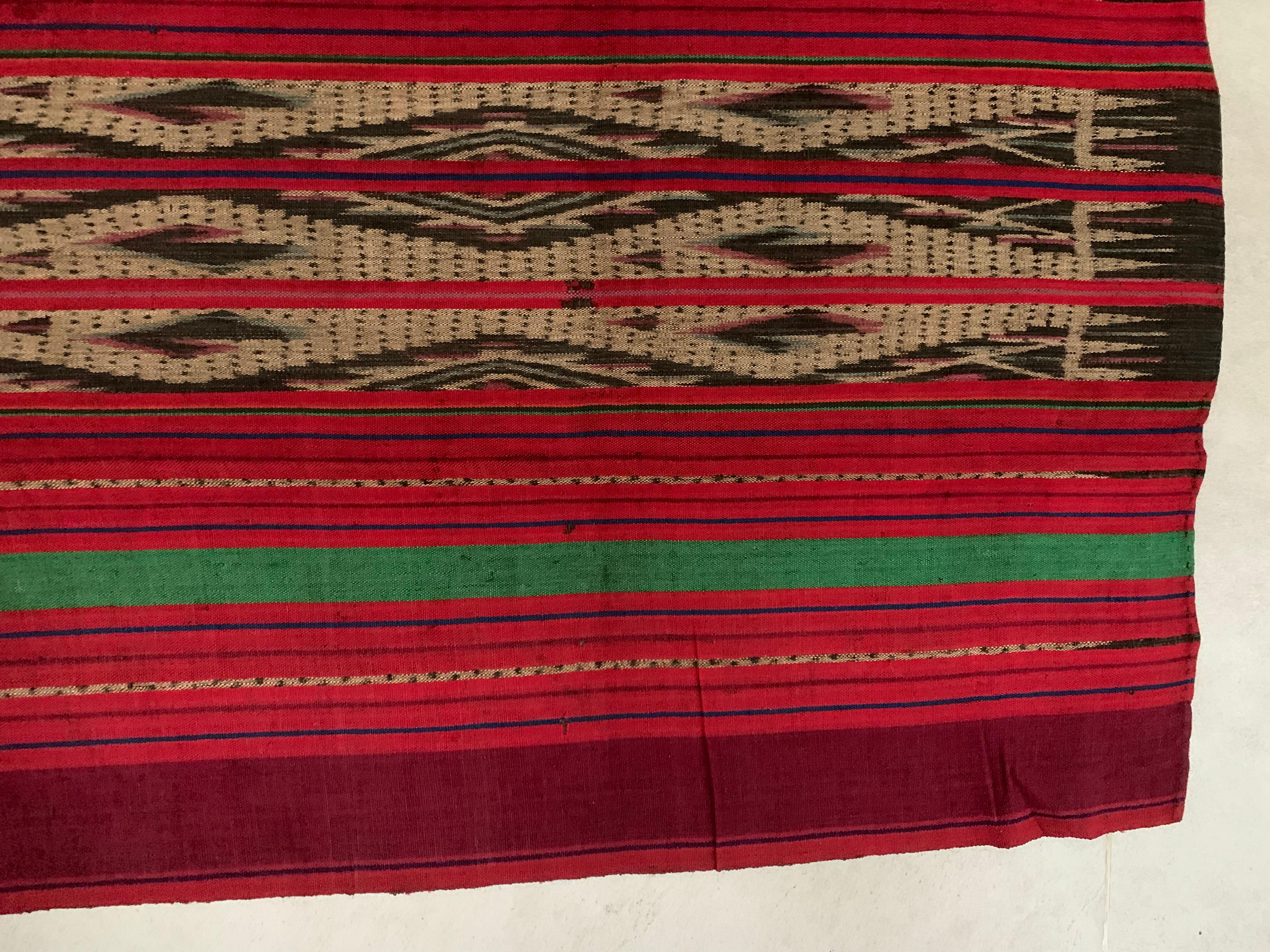 Ikat Textile from Dayak Tribe, Kalimantan, Indonesia In Good Condition For Sale In Jimbaran, Bali