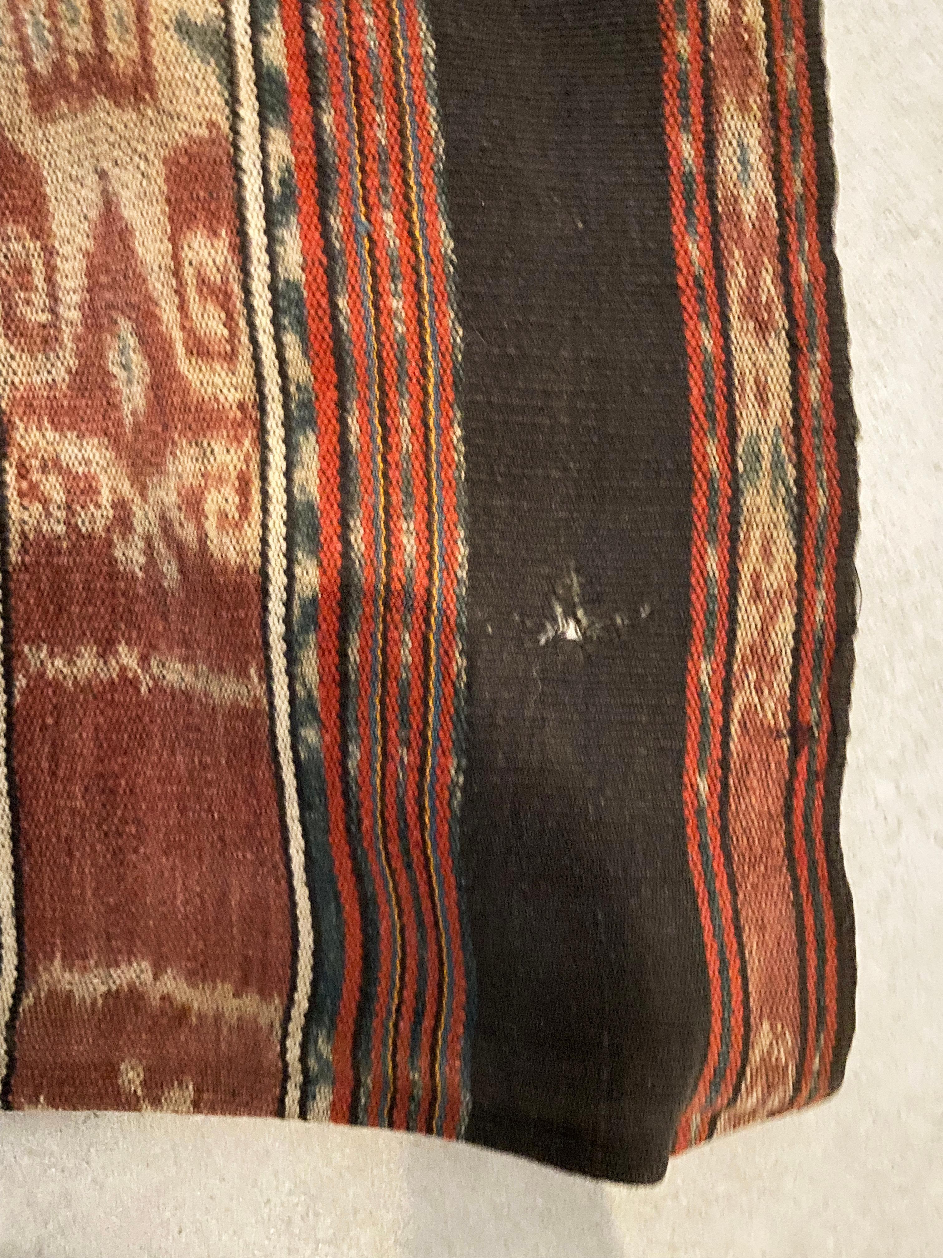 20ième siècle Textile Ikat de l'île de Flores, Indonésie en vente