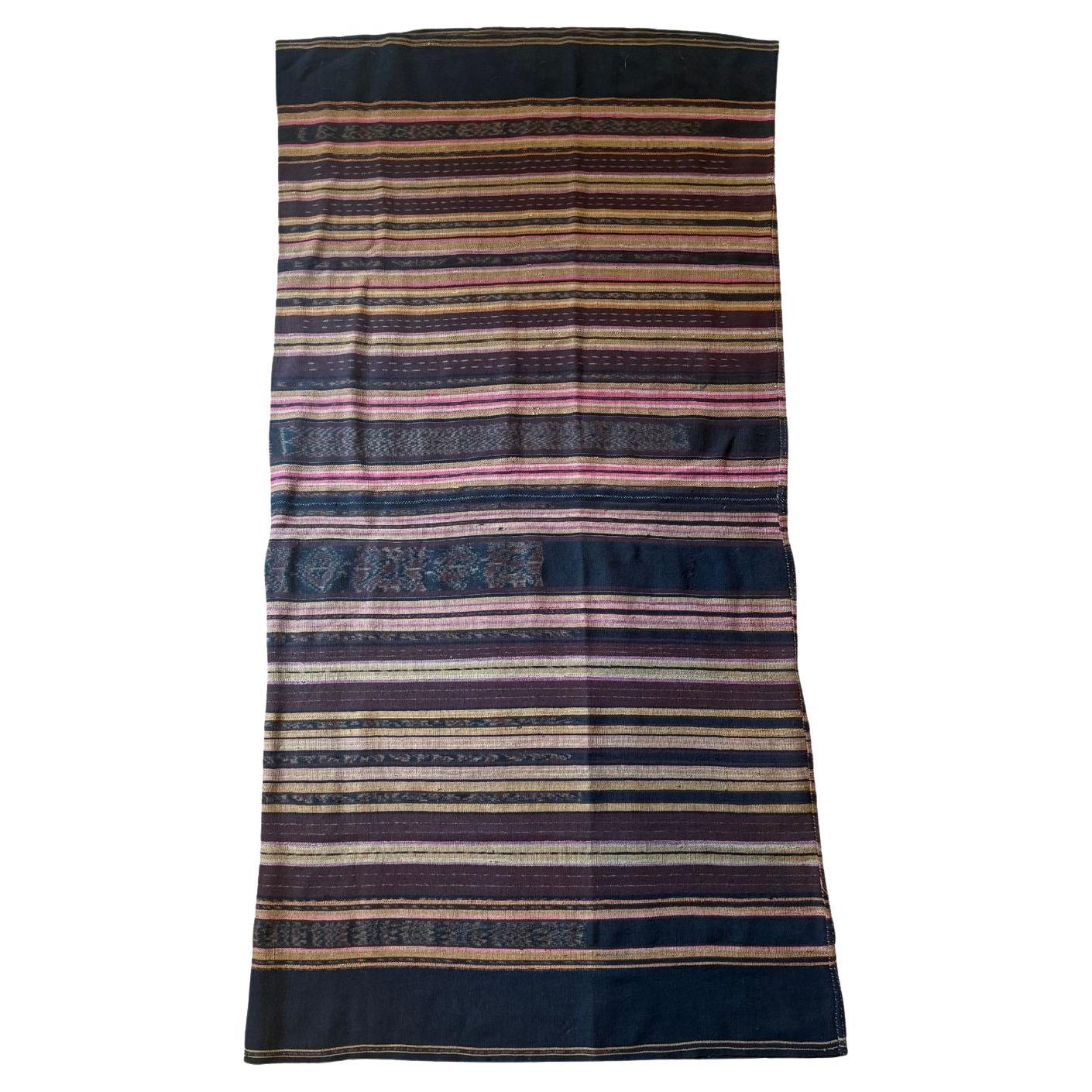 Tessuto Ikat di Lembata con motivi tribali, Indonesia, 1920 ca.