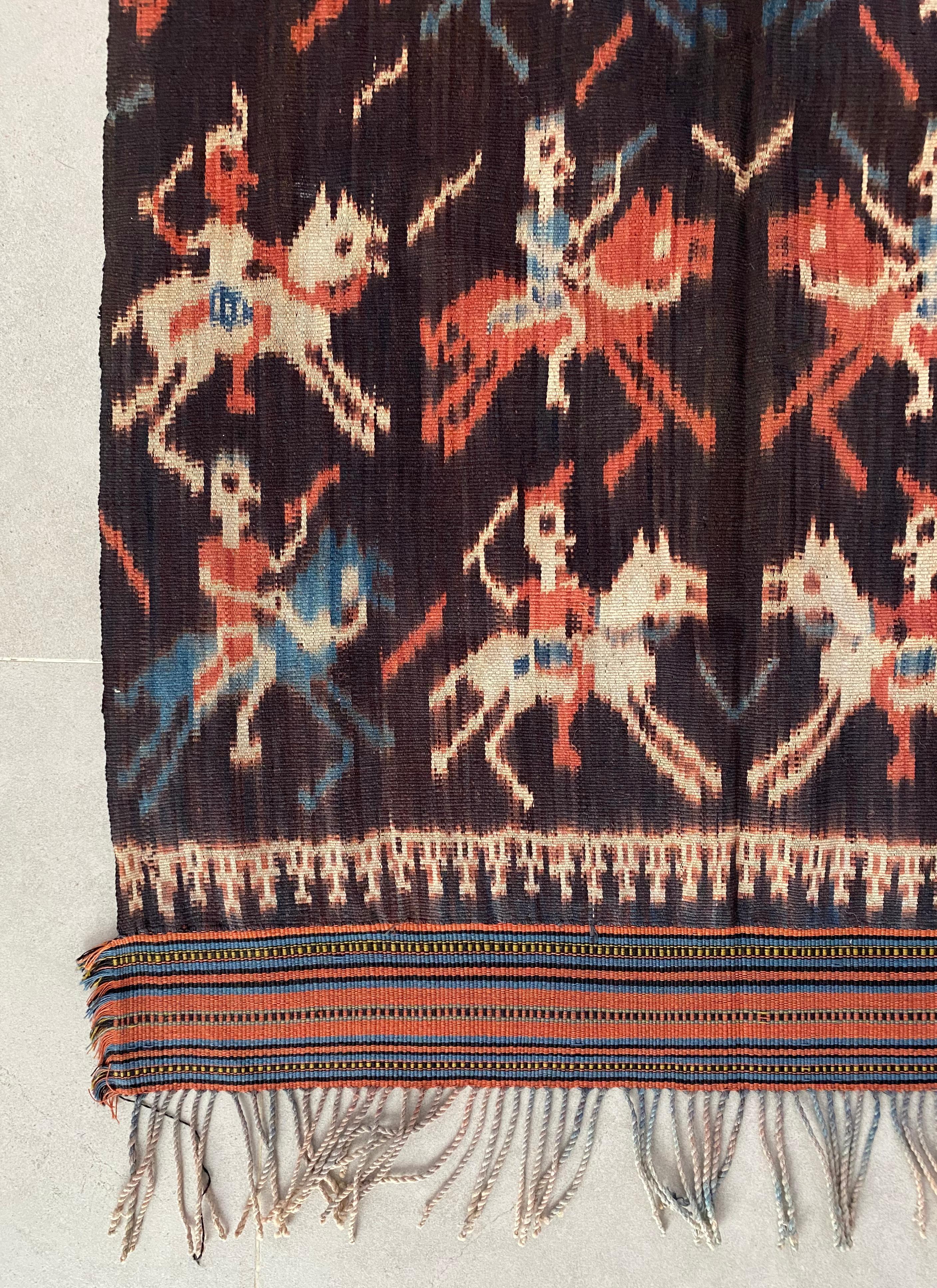 Ikat-Textil von der Sumba-Insel, Indonesien (Handgewebt) im Angebot