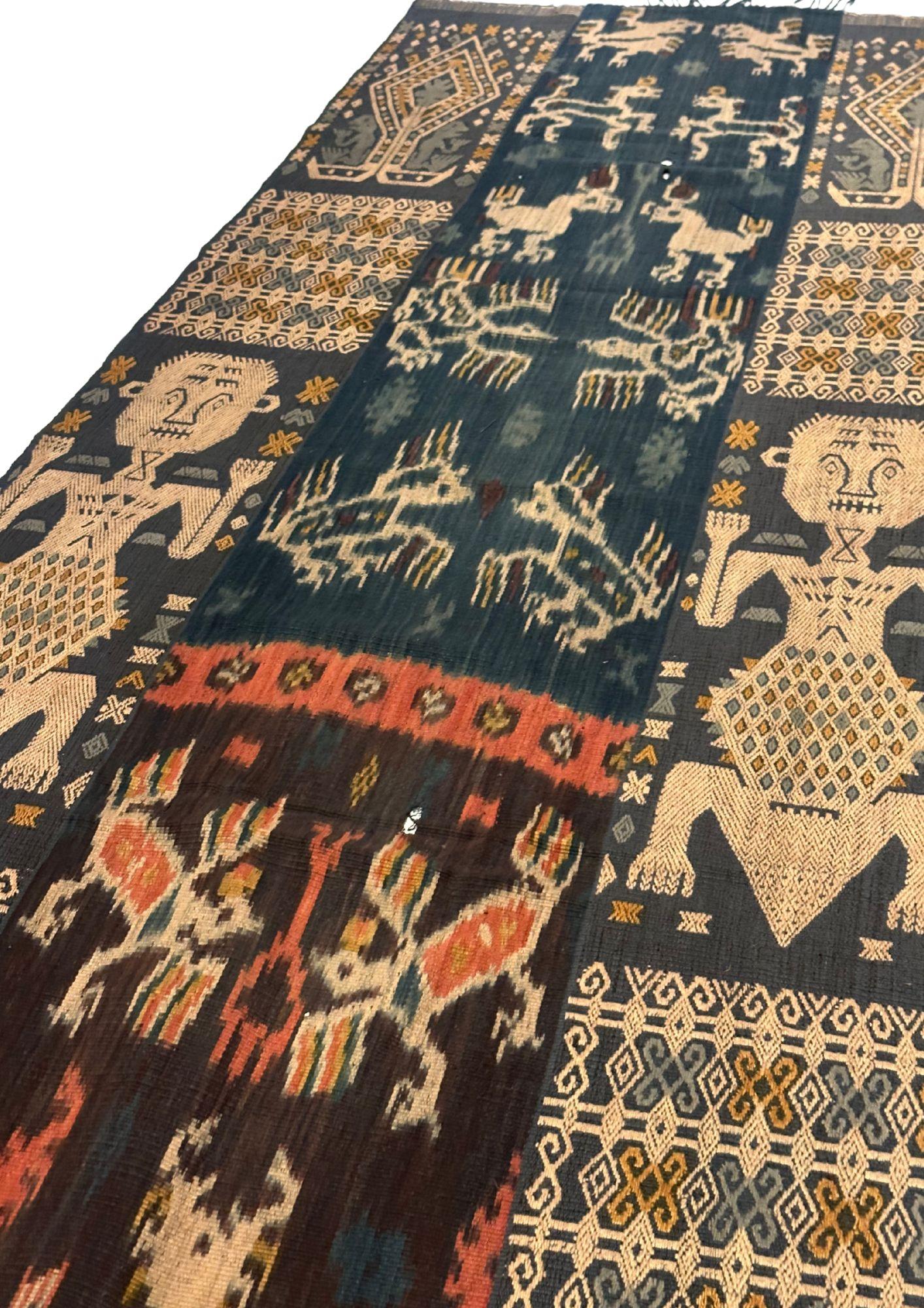 Tessuti Ikat dell'isola di Sumba con splendidi motivi tribali, Indonesia in vendita 4