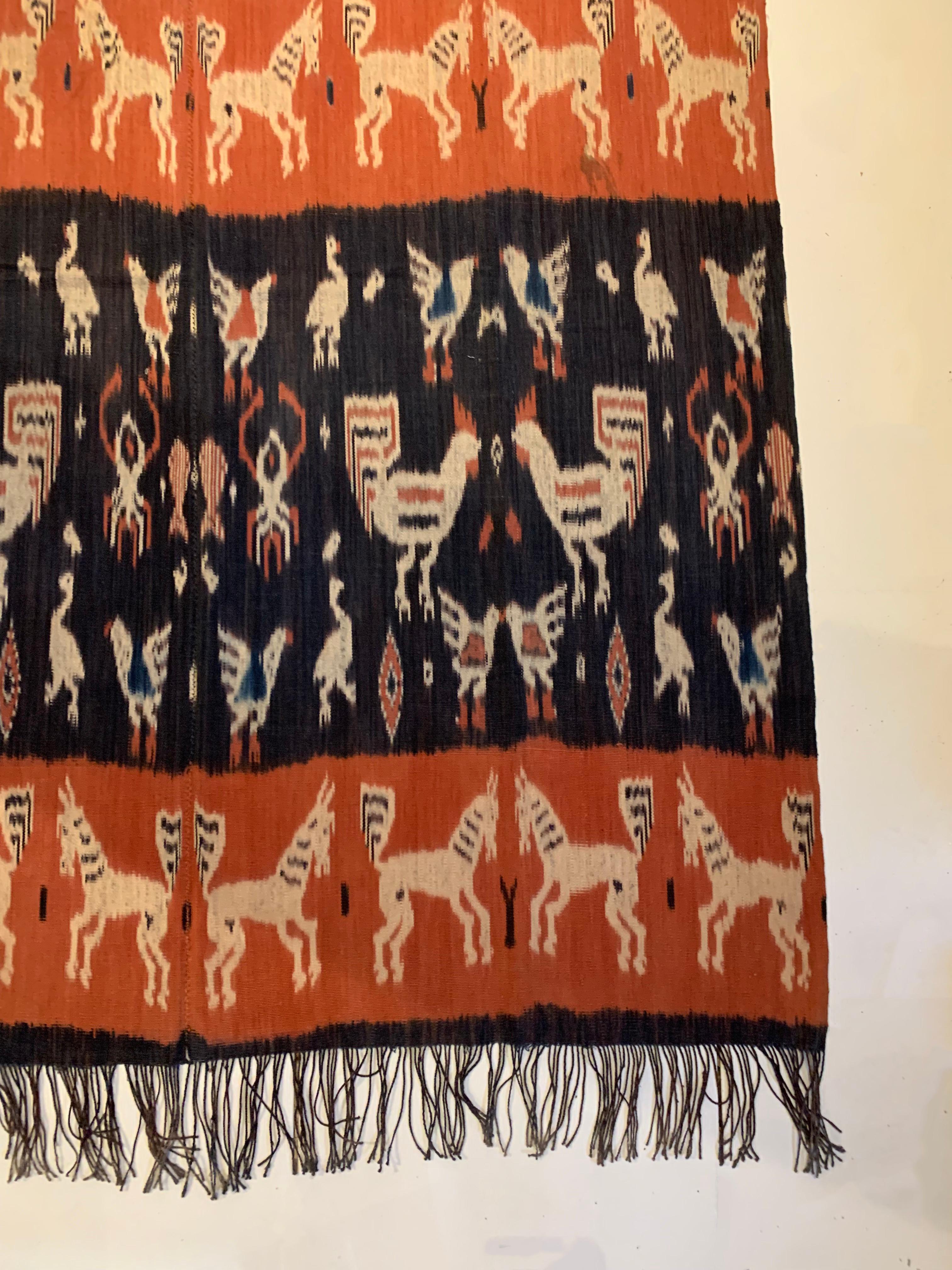 Atemberaubende Stammesmotive von Ikat Textil aus der Insel Sumba, Indonesien (Sonstiges) im Angebot