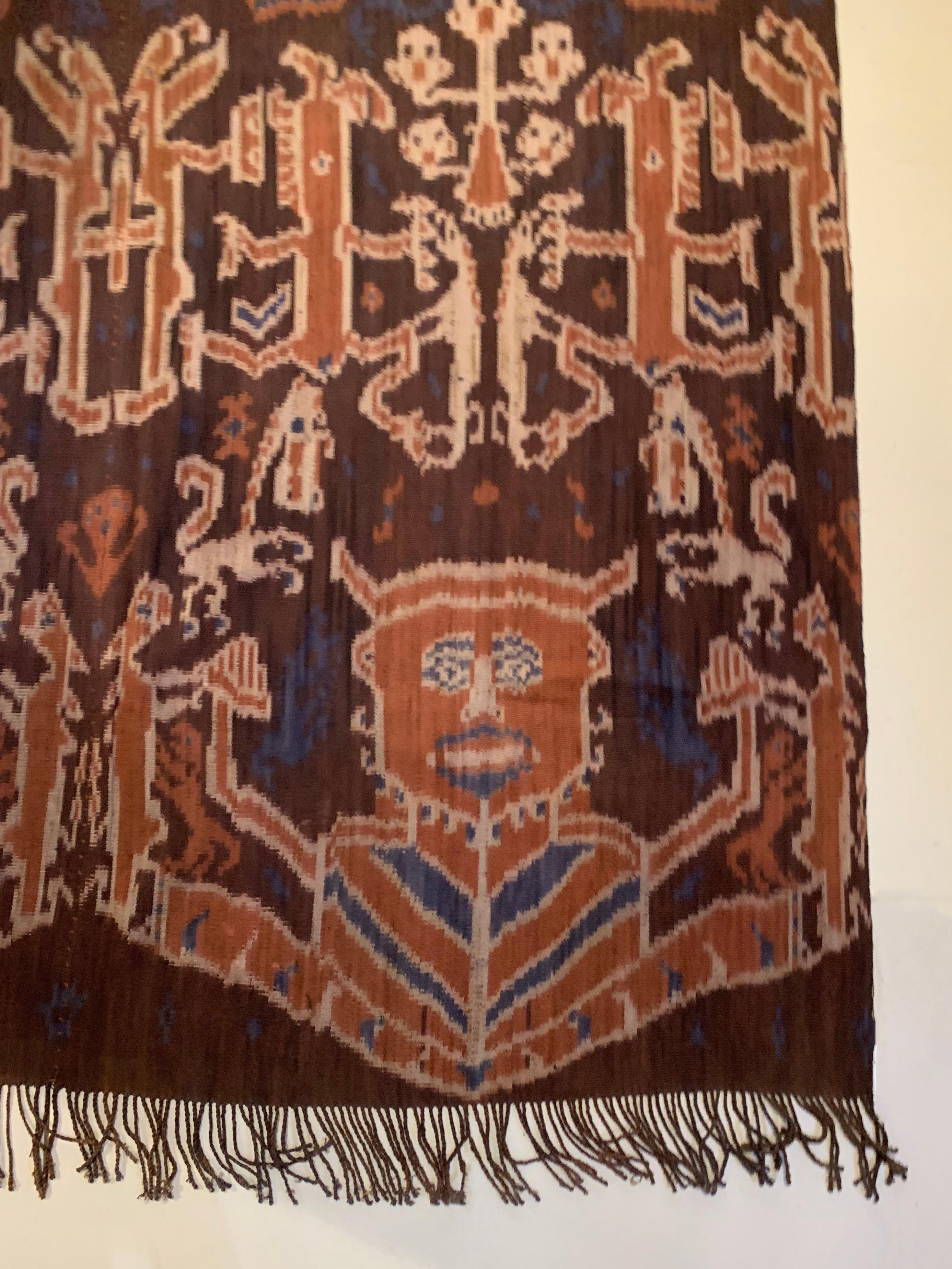 Atemberaubende Stammesmotive von Ikat Textil aus der Insel Sumba, Indonesien  (Sonstiges) im Angebot