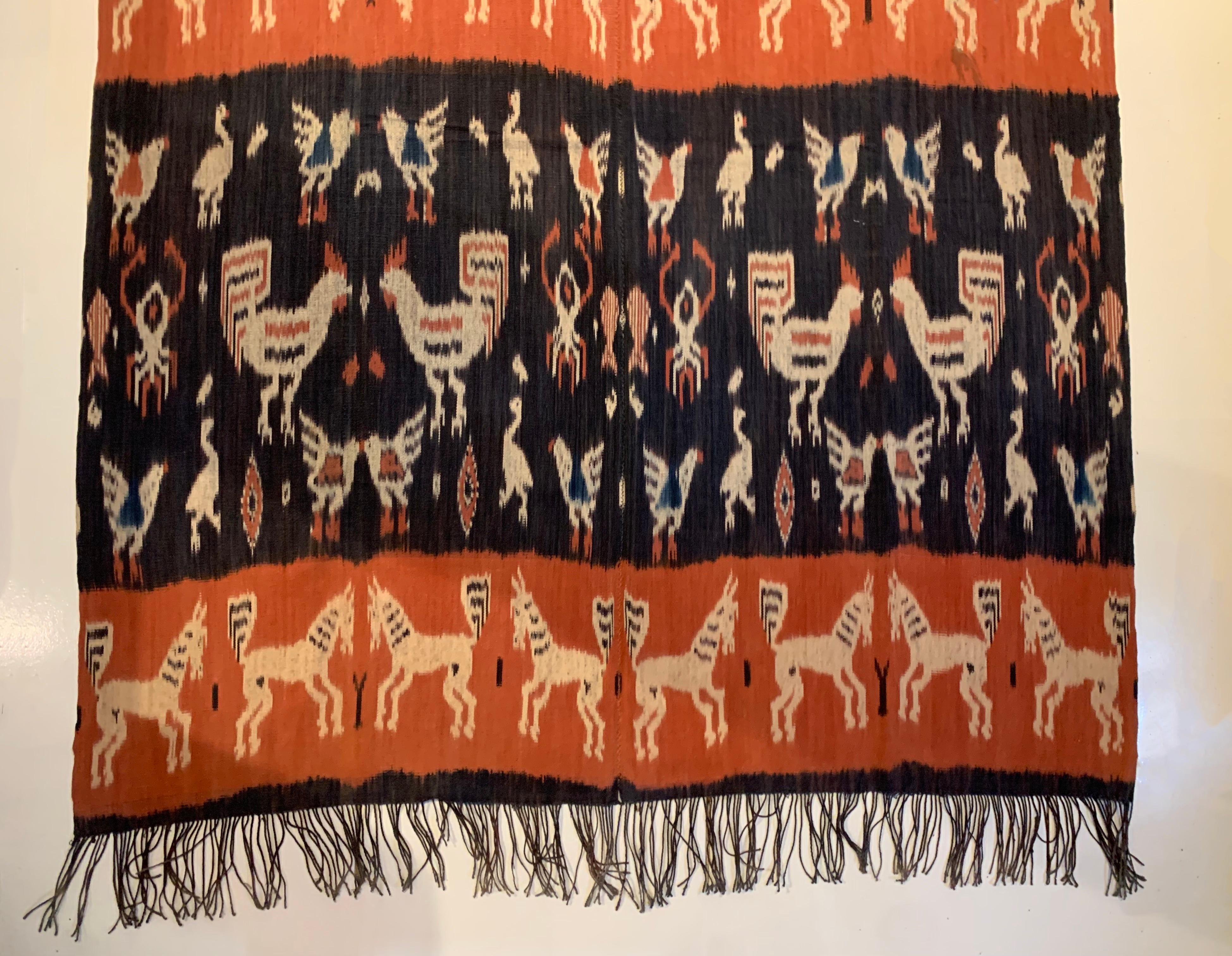Atemberaubende Stammesmotive von Ikat Textil aus der Insel Sumba, Indonesien im Zustand „Gut“ im Angebot in Jimbaran, Bali