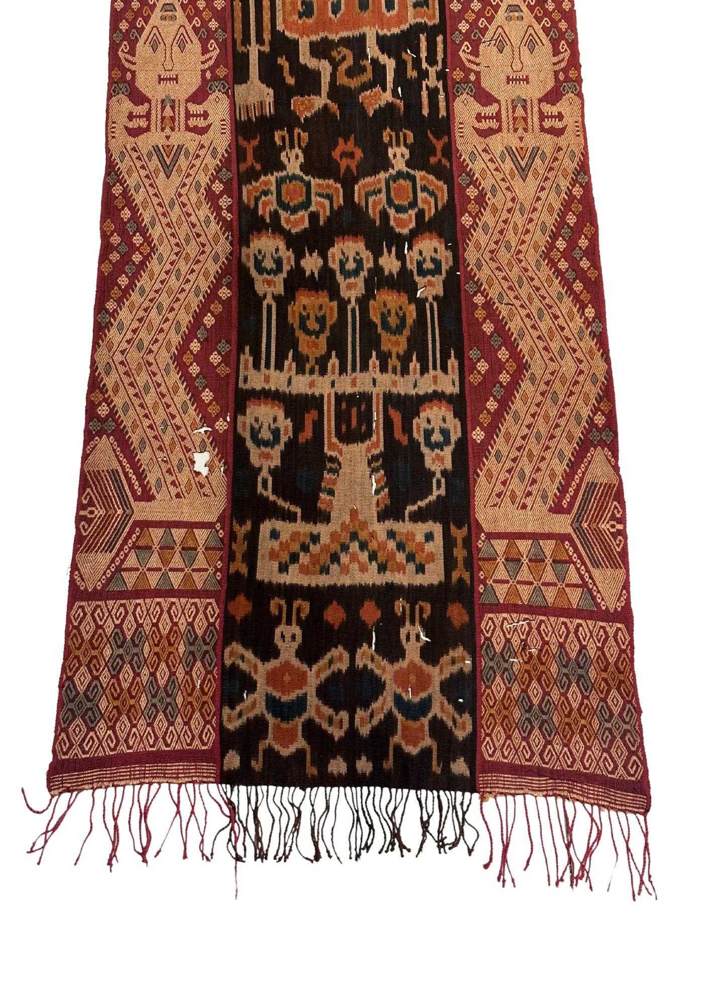 Ikat Textile from Sumba Island Stunning Tribal Motifs, Indonesia In Good Condition For Sale In Jimbaran, Bali