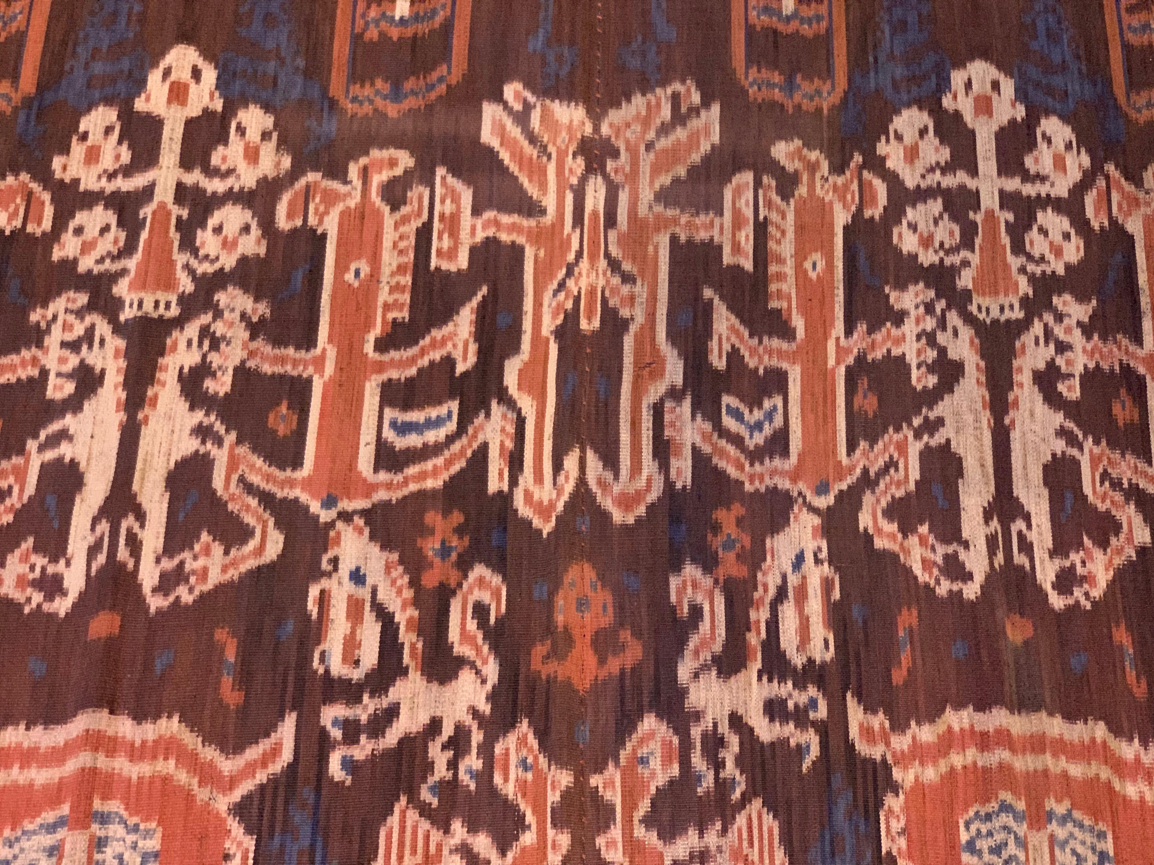 Atemberaubende Stammesmotive von Ikat Textil aus der Insel Sumba, Indonesien  (Mitte des 20. Jahrhunderts) im Angebot