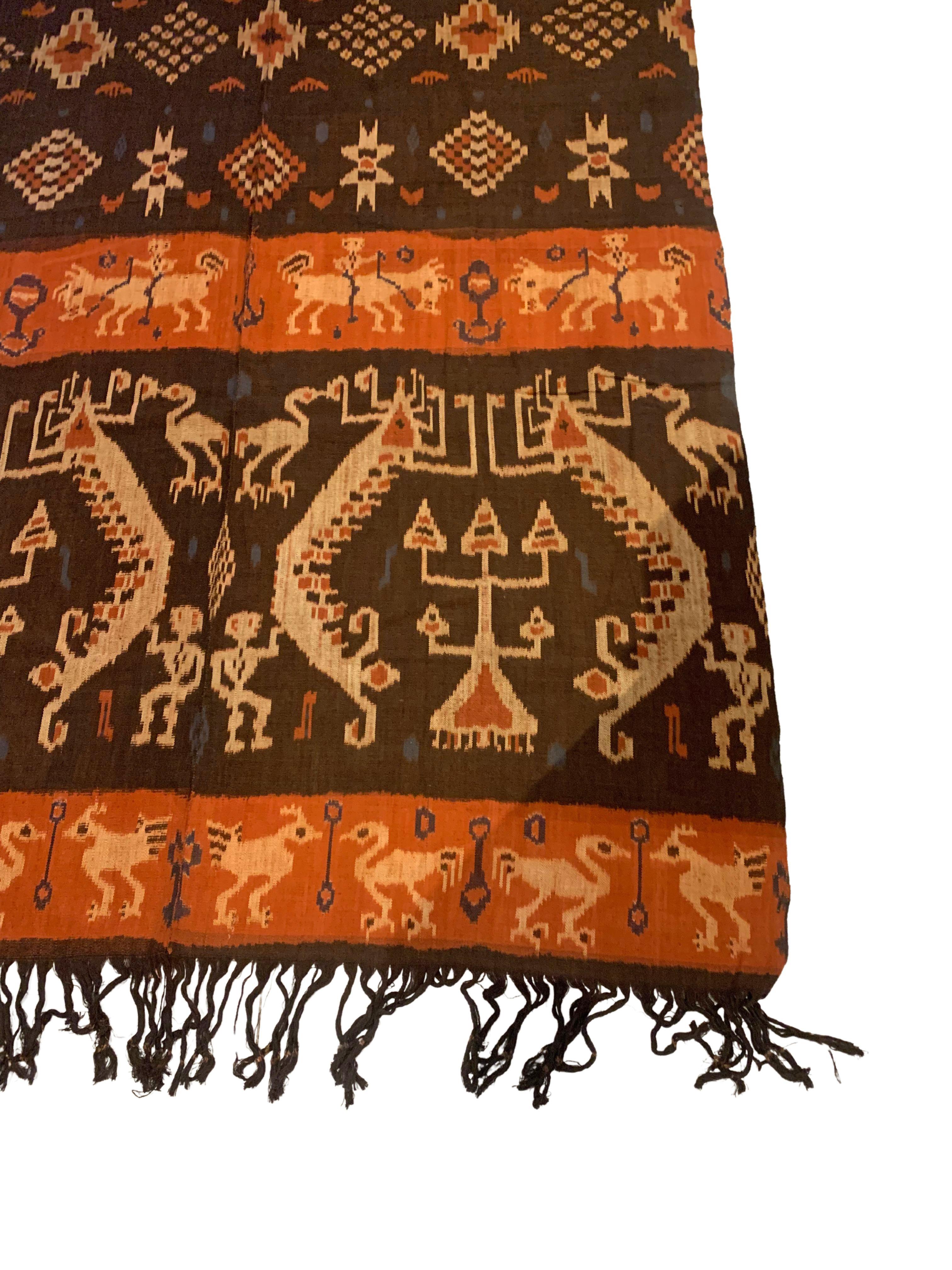 Ikat-Textil von Sumba-Insel Stammesmotiven, Indonesien (Indonesisch) im Angebot