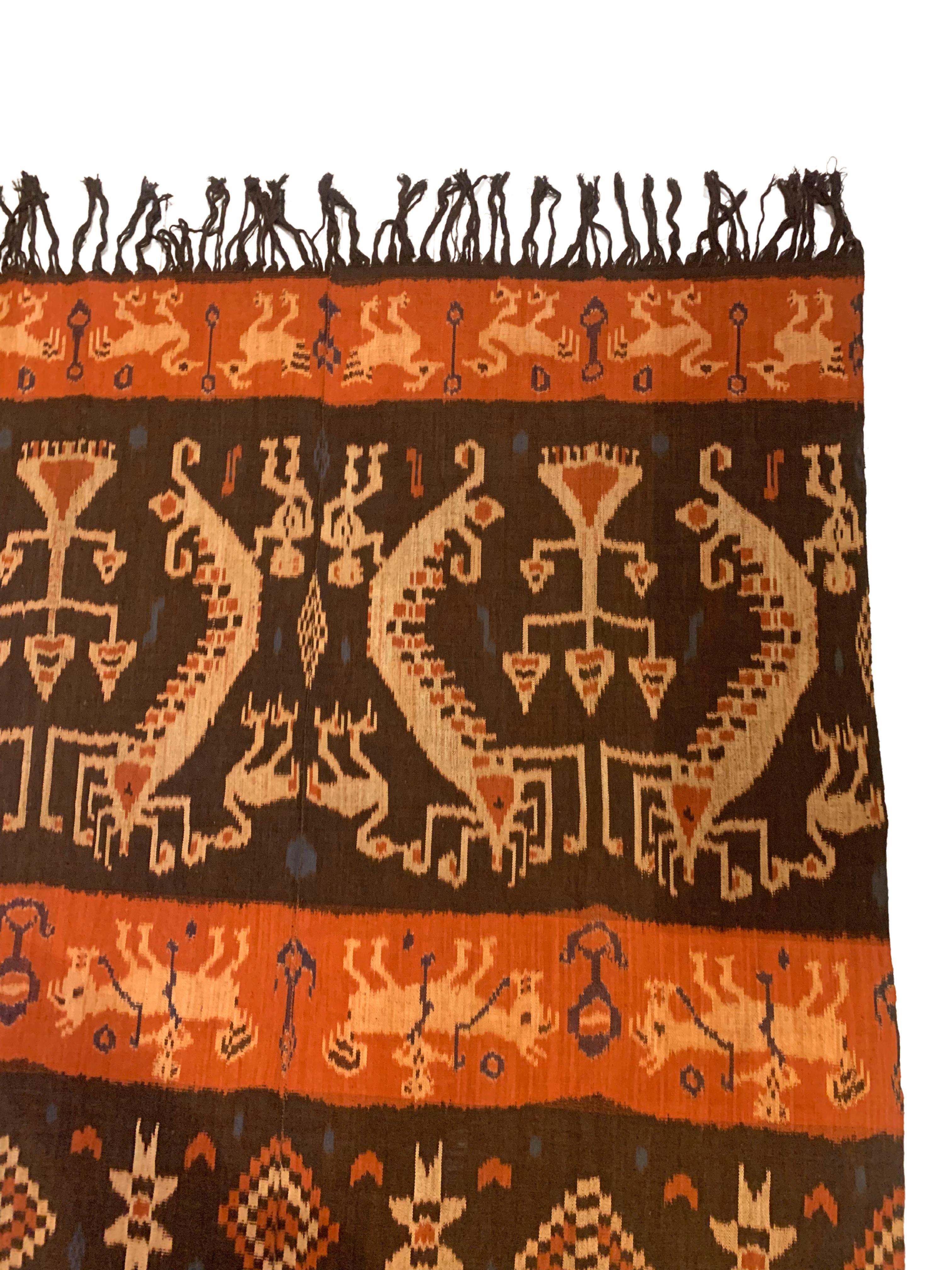 Ikat-Textil von Sumba-Insel Stammesmotiven, Indonesien (Handgewebt) im Angebot