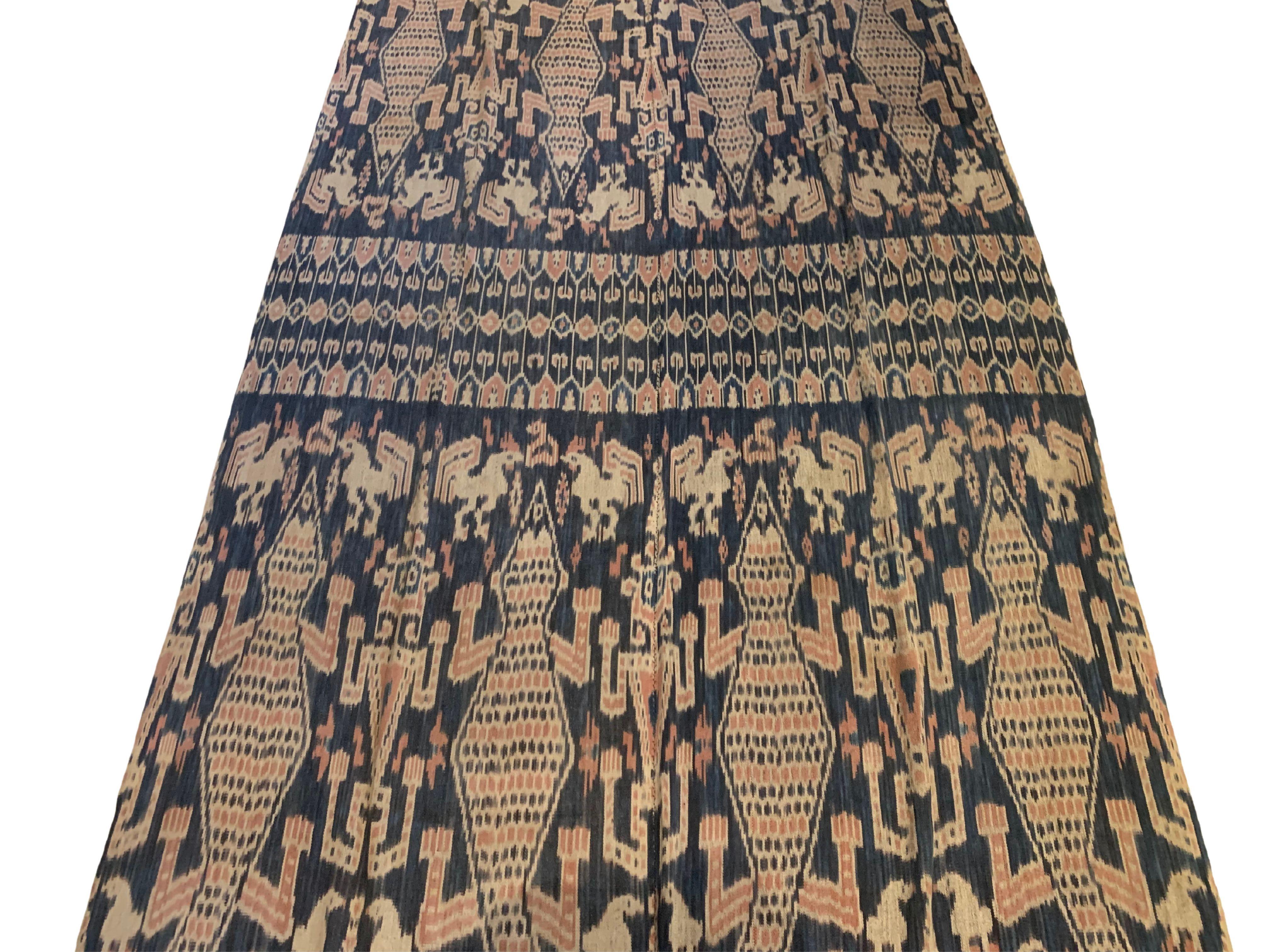 Ikat Textile from Sumba Island Tribal Motifs, Indonesia In Good Condition For Sale In Jimbaran, Bali