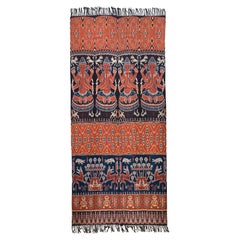 Ikat-Textil von Sumba-Insel mit atemberaubenden Stammesmotiven, Indonesien